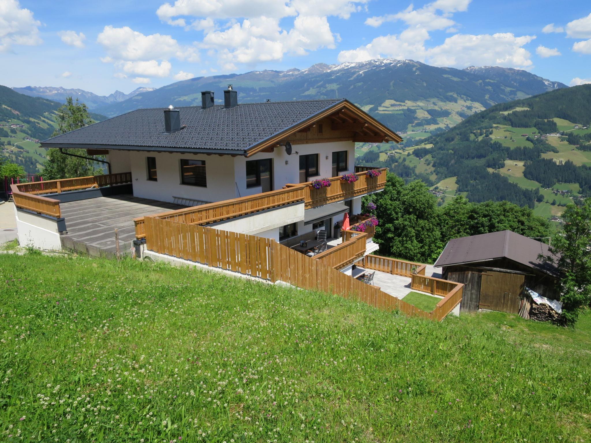 Photo 1 - Appartement de 2 chambres à Hippach avec jardin et vues sur la montagne