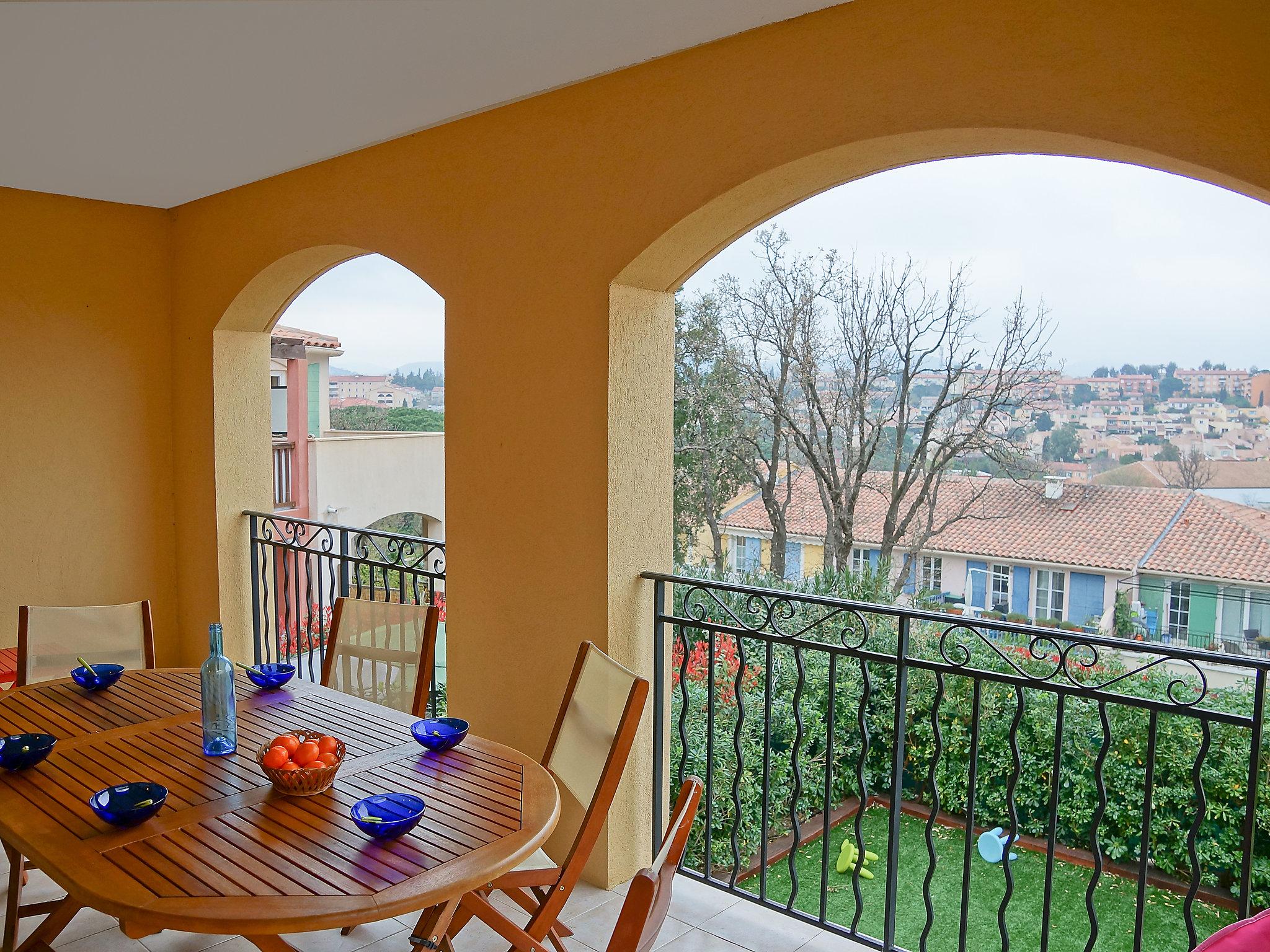 Photo 14 - 2 bedroom Apartment in Cogolin with terrace