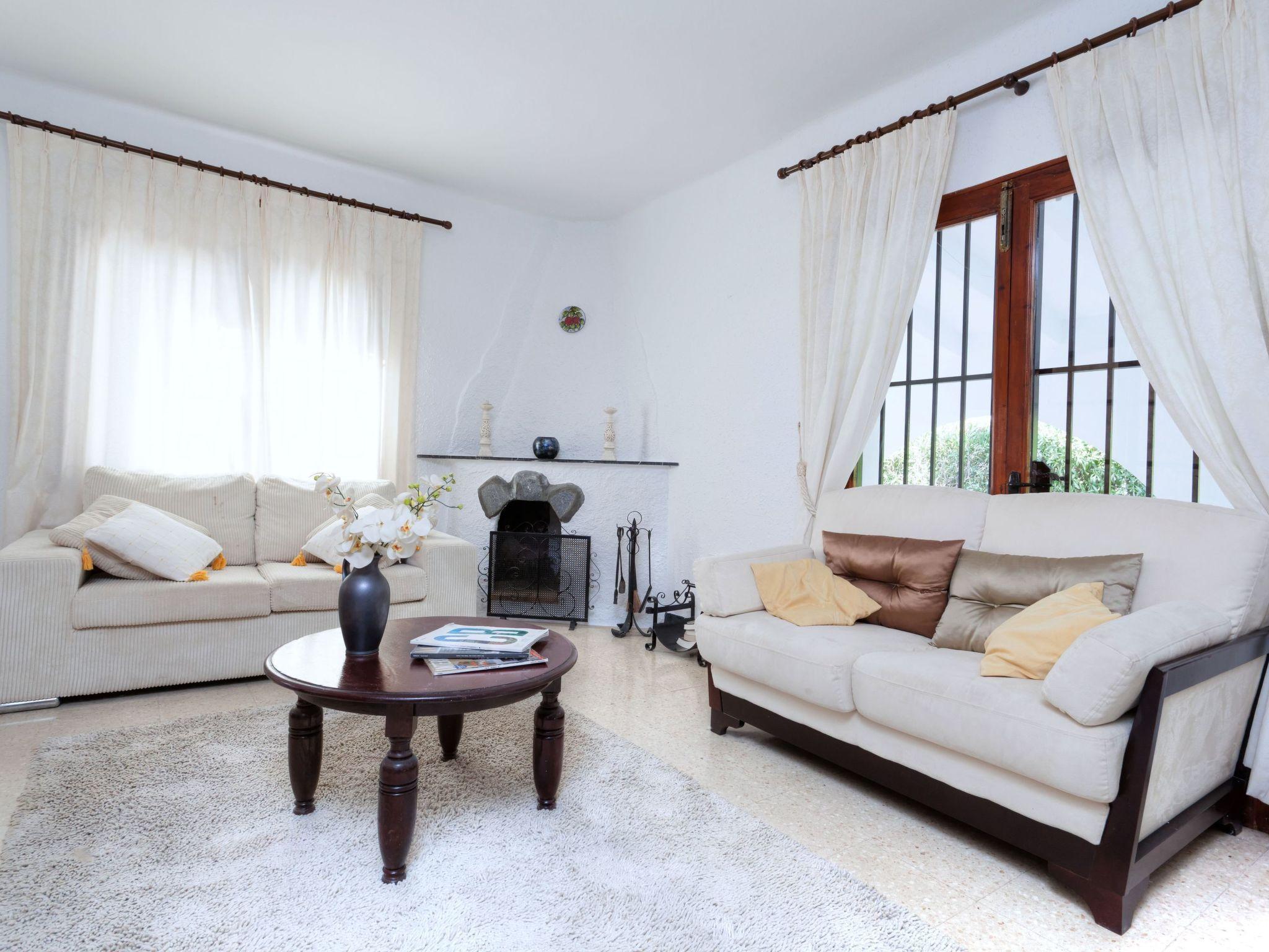 Photo 4 - 2 bedroom House in Mont-roig del Camp with private pool and garden