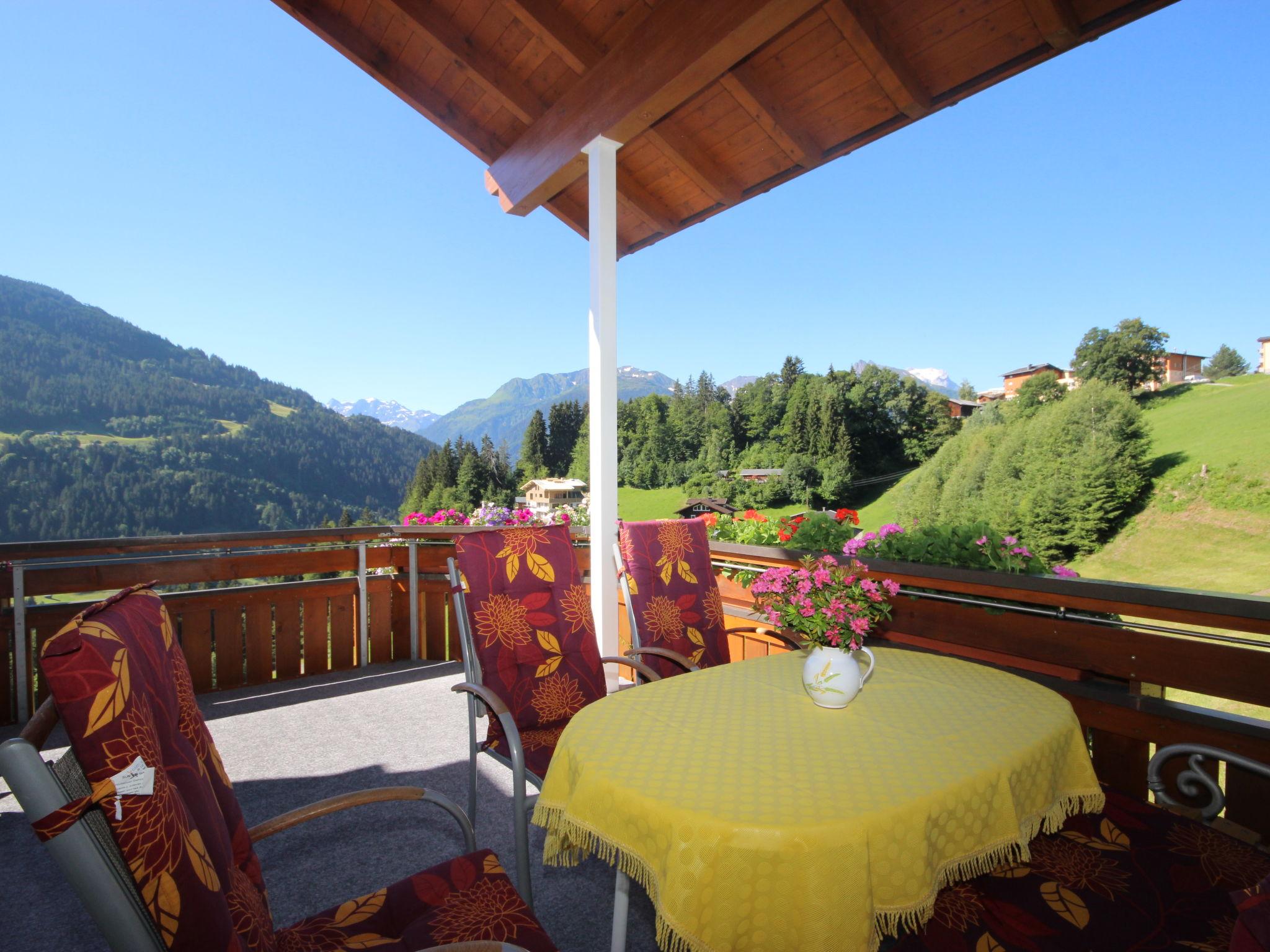 Foto 5 - Appartamento con 2 camere da letto a Bartholomäberg con terrazza e vista sulle montagne