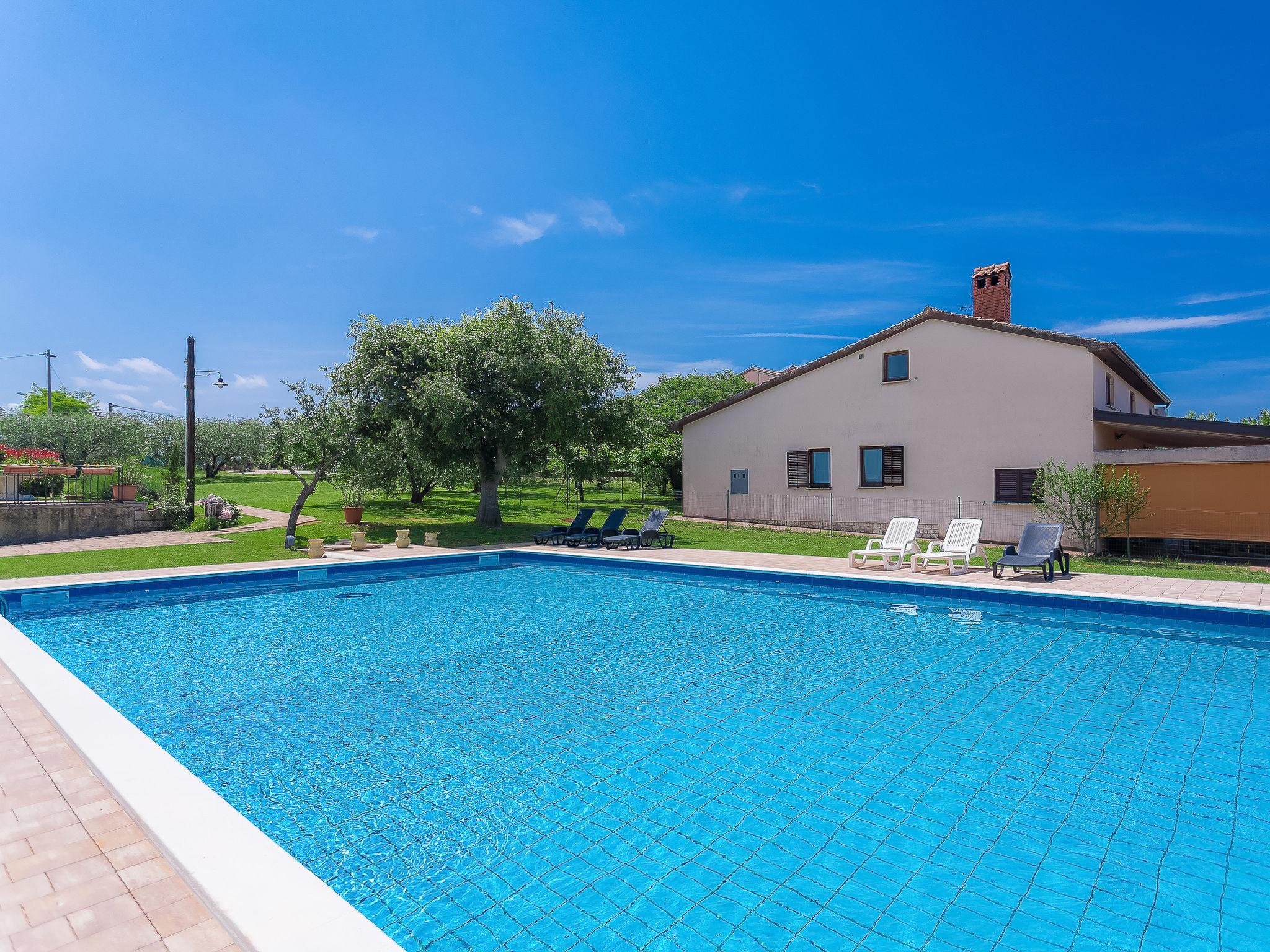 Photo 21 - Maison de 2 chambres à Umag avec piscine et vues à la mer