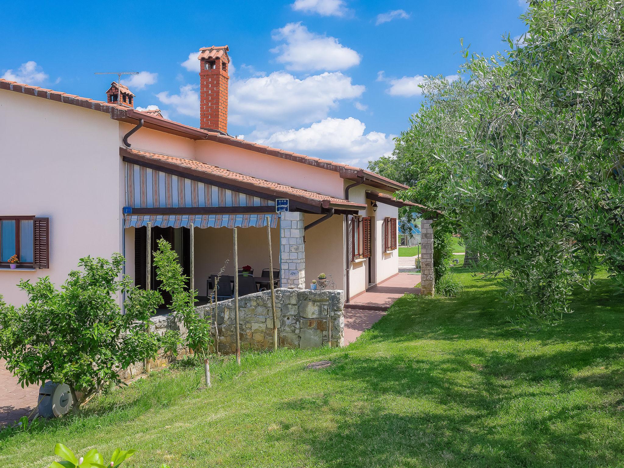 Foto 16 - Casa con 2 camere da letto a Umag con giardino e terrazza