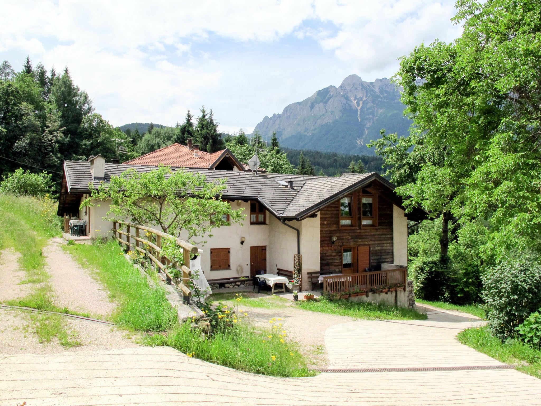 Foto 1 - Apartamento de 2 habitaciones en Calceranica al Lago con jardín y vistas a la montaña