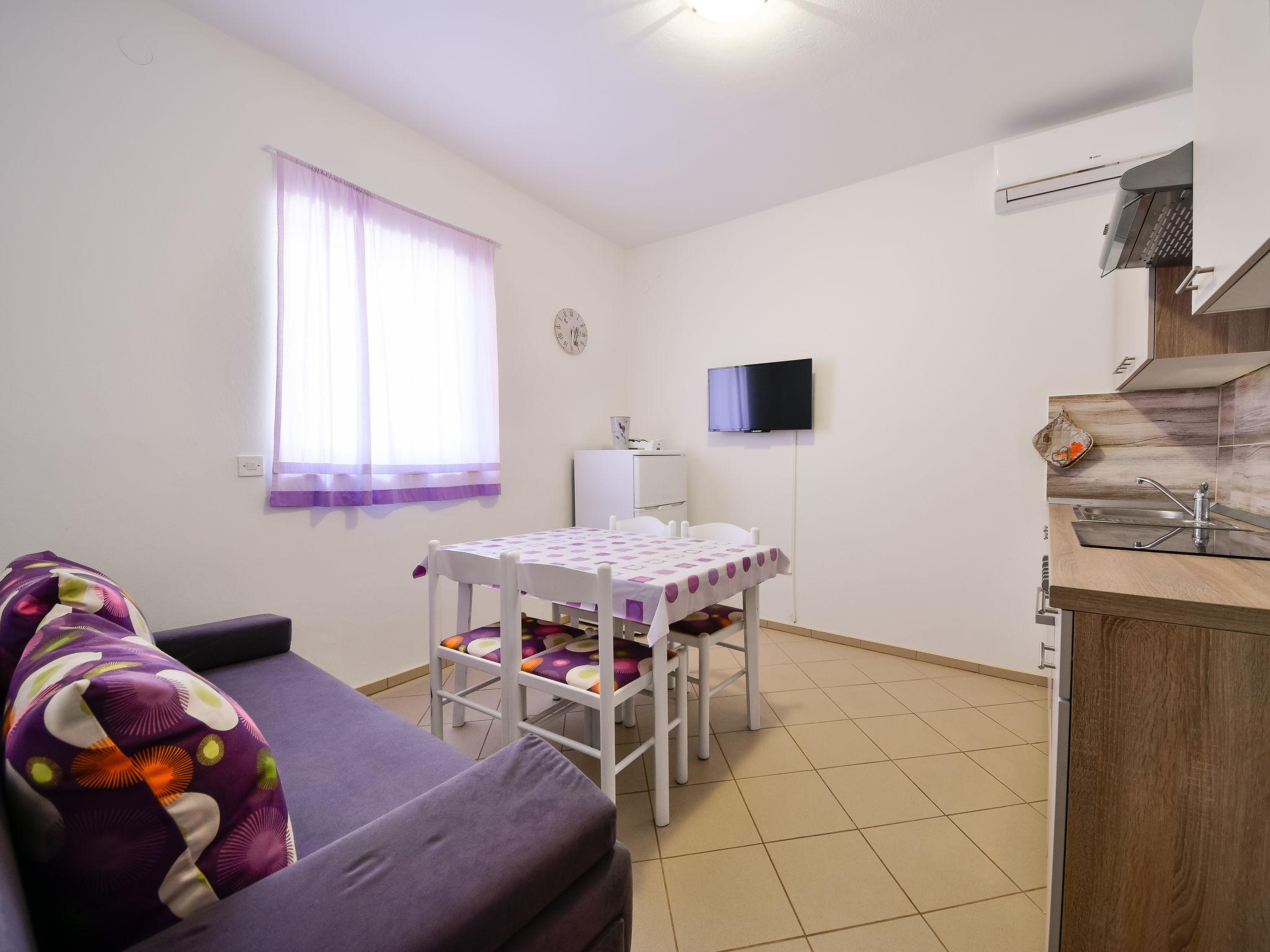 Foto 2 - Appartamento con 2 camere da letto a Novi Vinodolski con terrazza