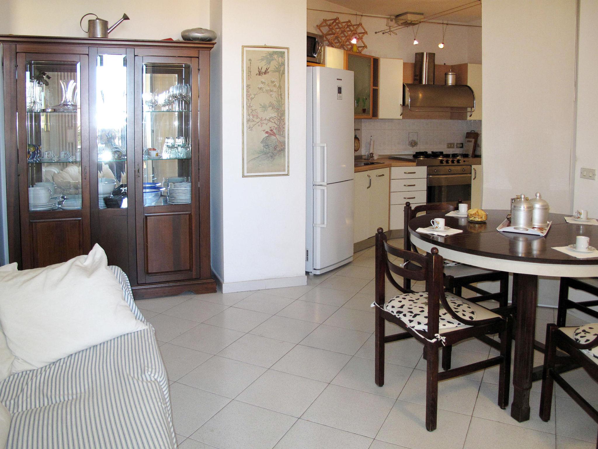 Foto 3 - Apartamento de 2 quartos em San Lorenzo al Mare com vistas do mar