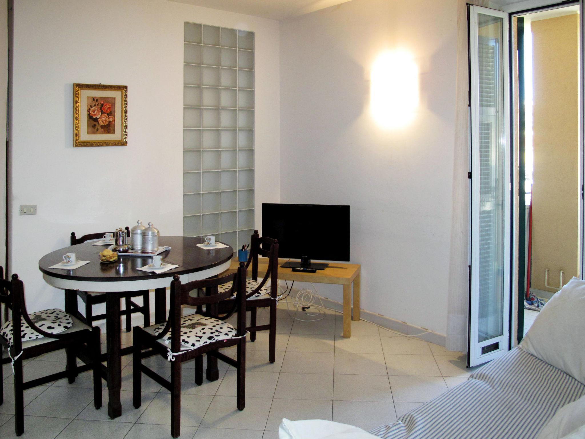 Foto 7 - Apartamento de 2 quartos em San Lorenzo al Mare com vistas do mar