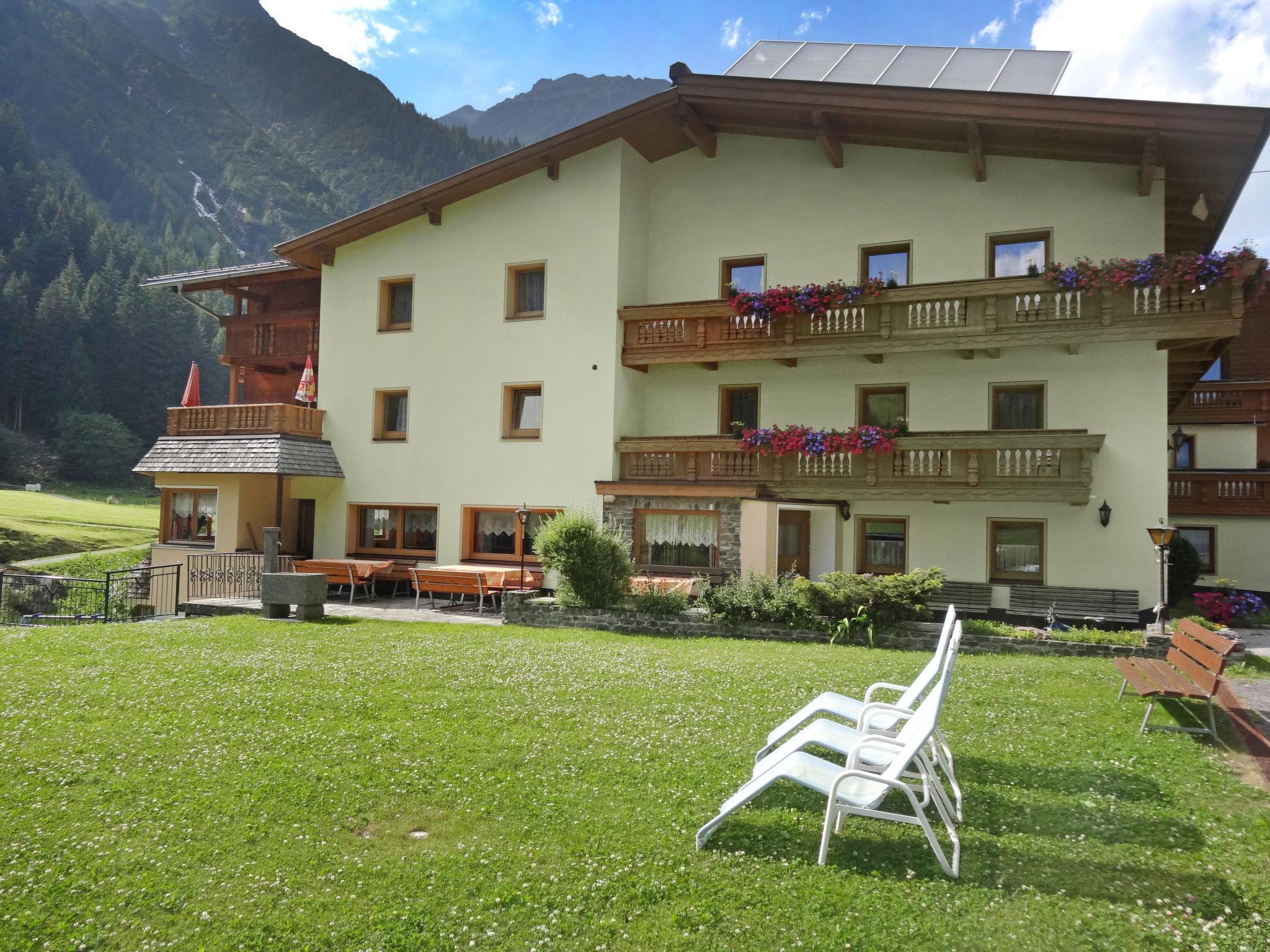 Foto 13 - Apartamento de 2 quartos em Sankt Leonhard im Pitztal com jardim e vista para a montanha