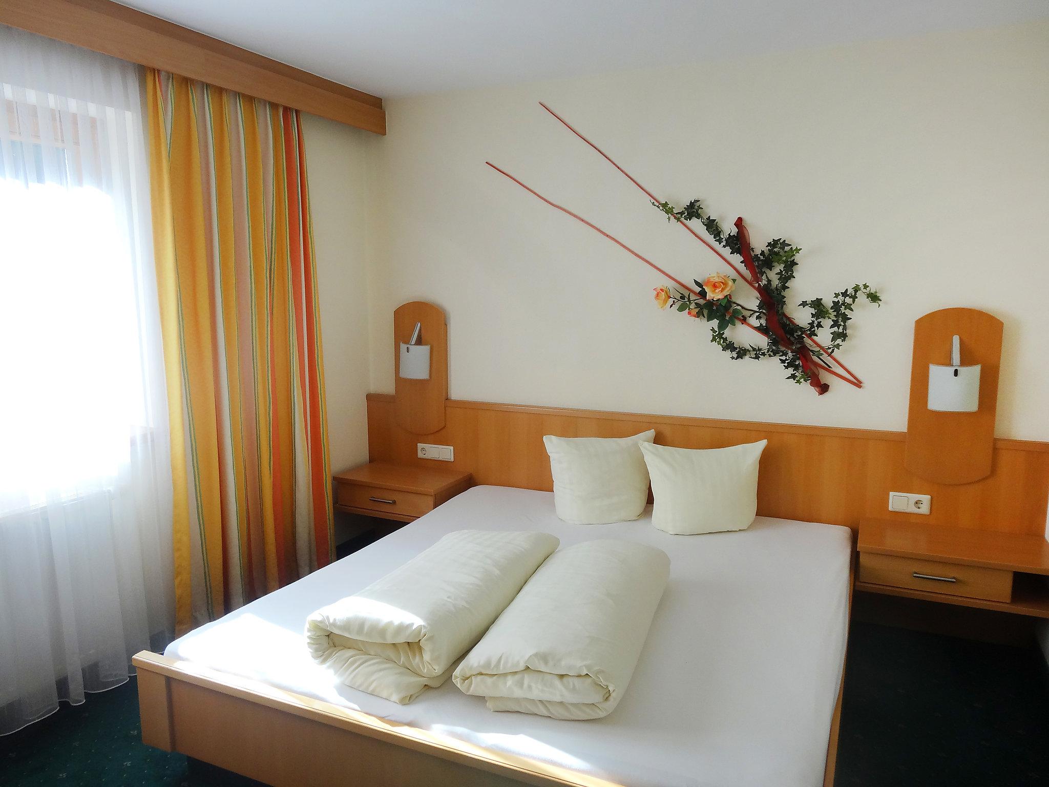 Foto 4 - Appartamento con 2 camere da letto a Sankt Leonhard im Pitztal con giardino e vista sulle montagne