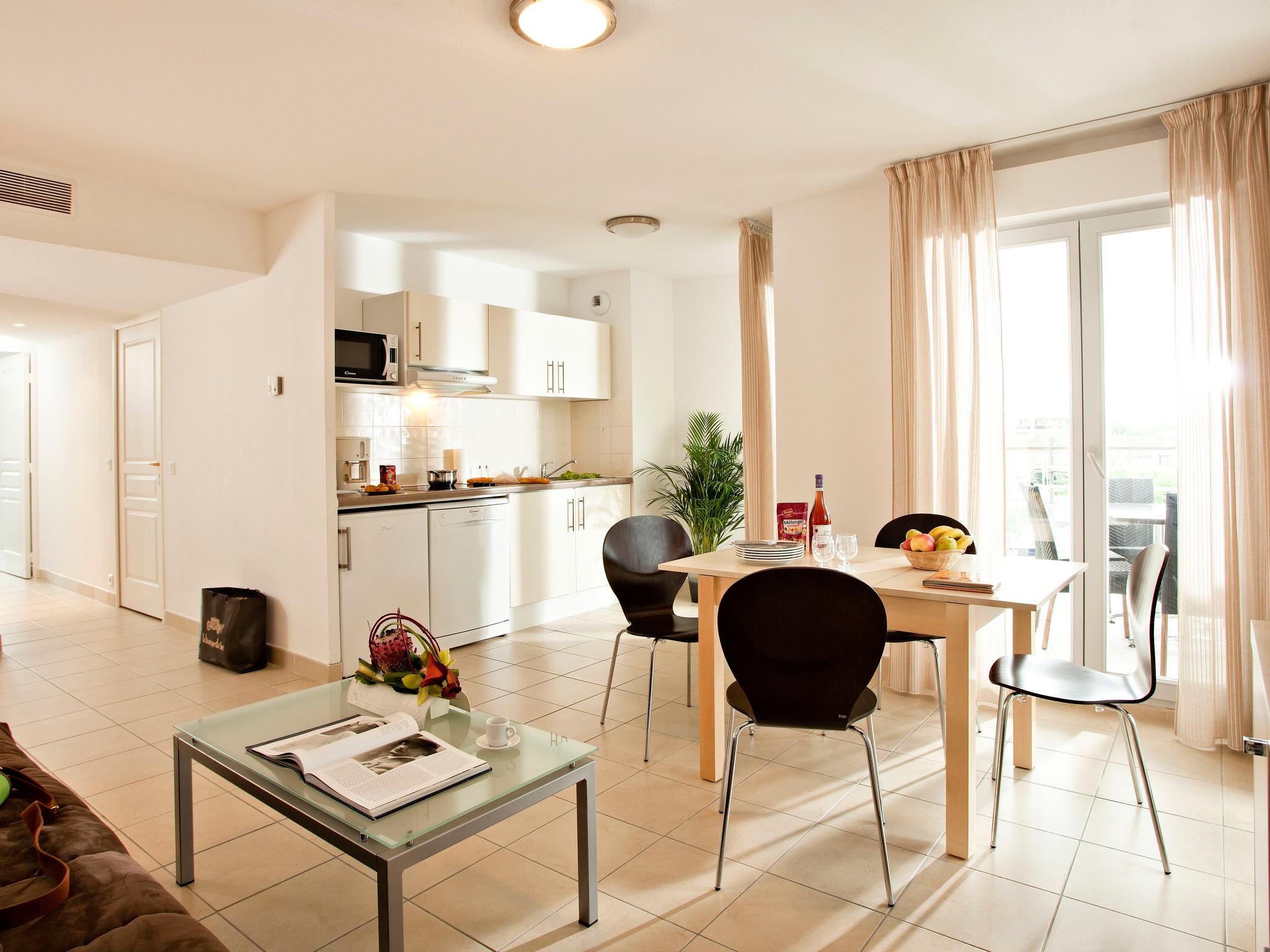 Foto 3 - Appartamento con 1 camera da letto a Cagnes-sur-Mer con piscina e vista mare