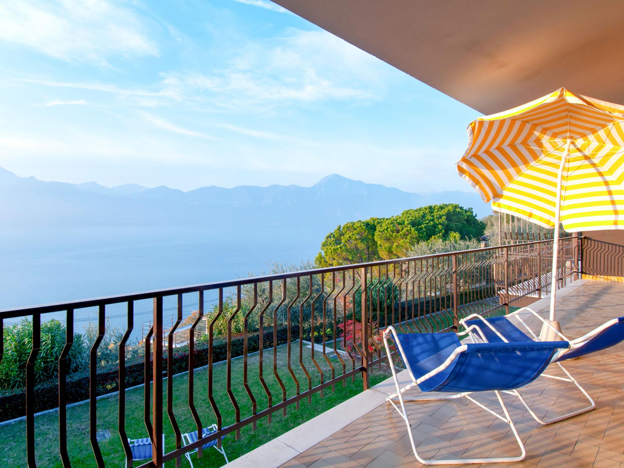 Foto 19 - Apartamento de 3 habitaciones en Torri del Benaco con piscina y vistas a la montaña
