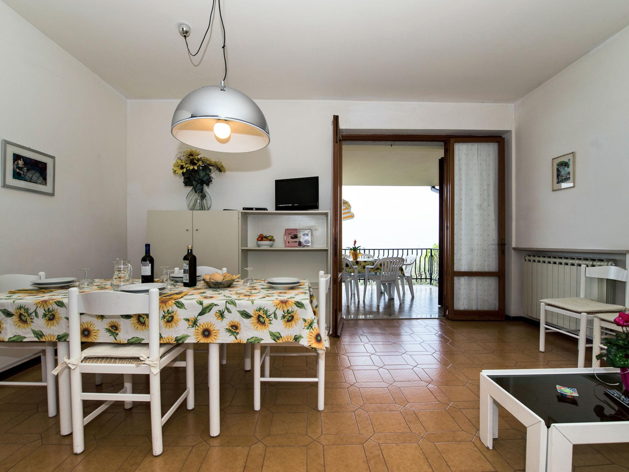 Photo 6 - 3 bedroom Apartment in Torri del Benaco with swimming pool and garden