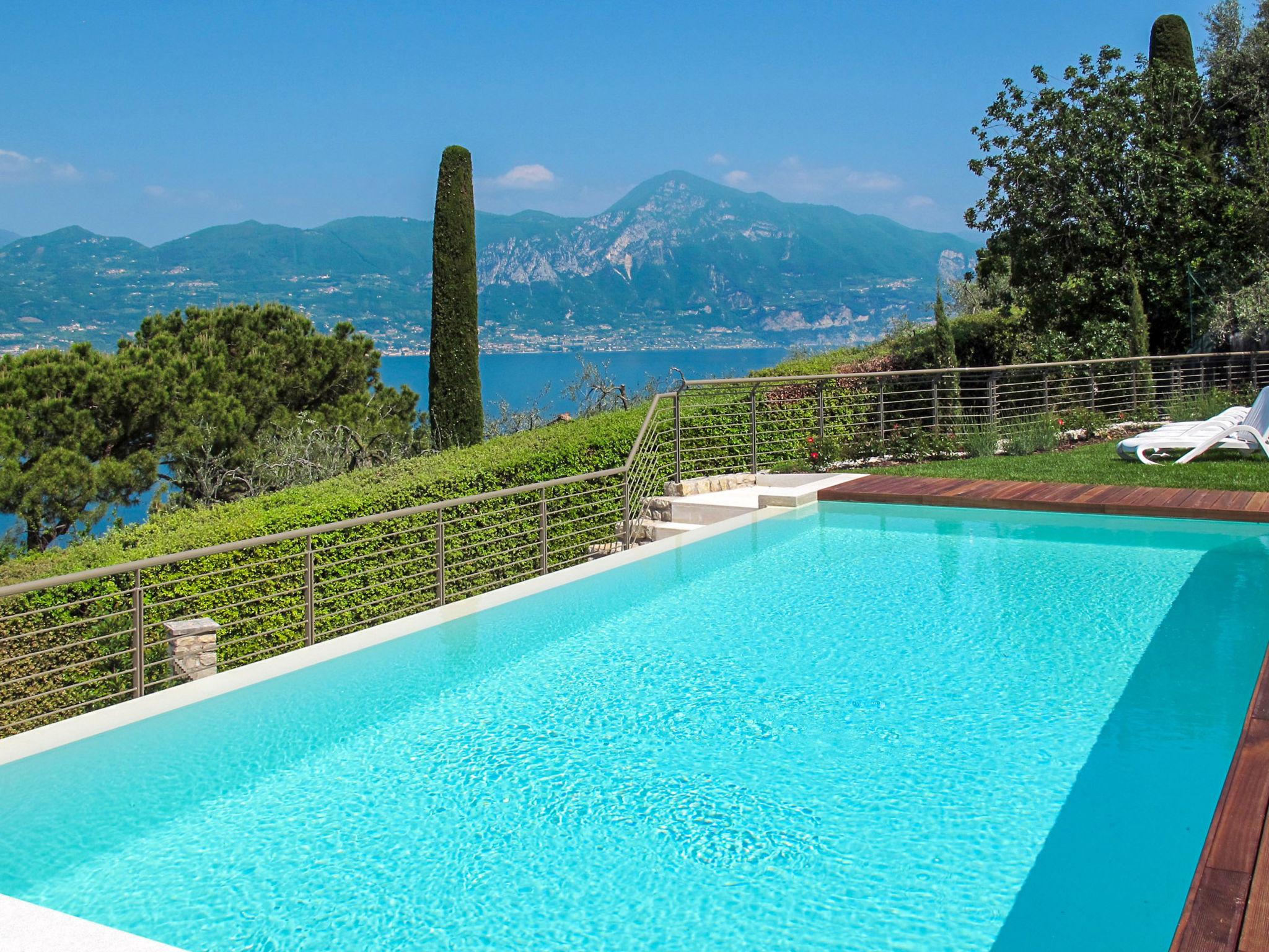 Photo 2 - Appartement de 2 chambres à Torri del Benaco avec piscine et vues sur la montagne