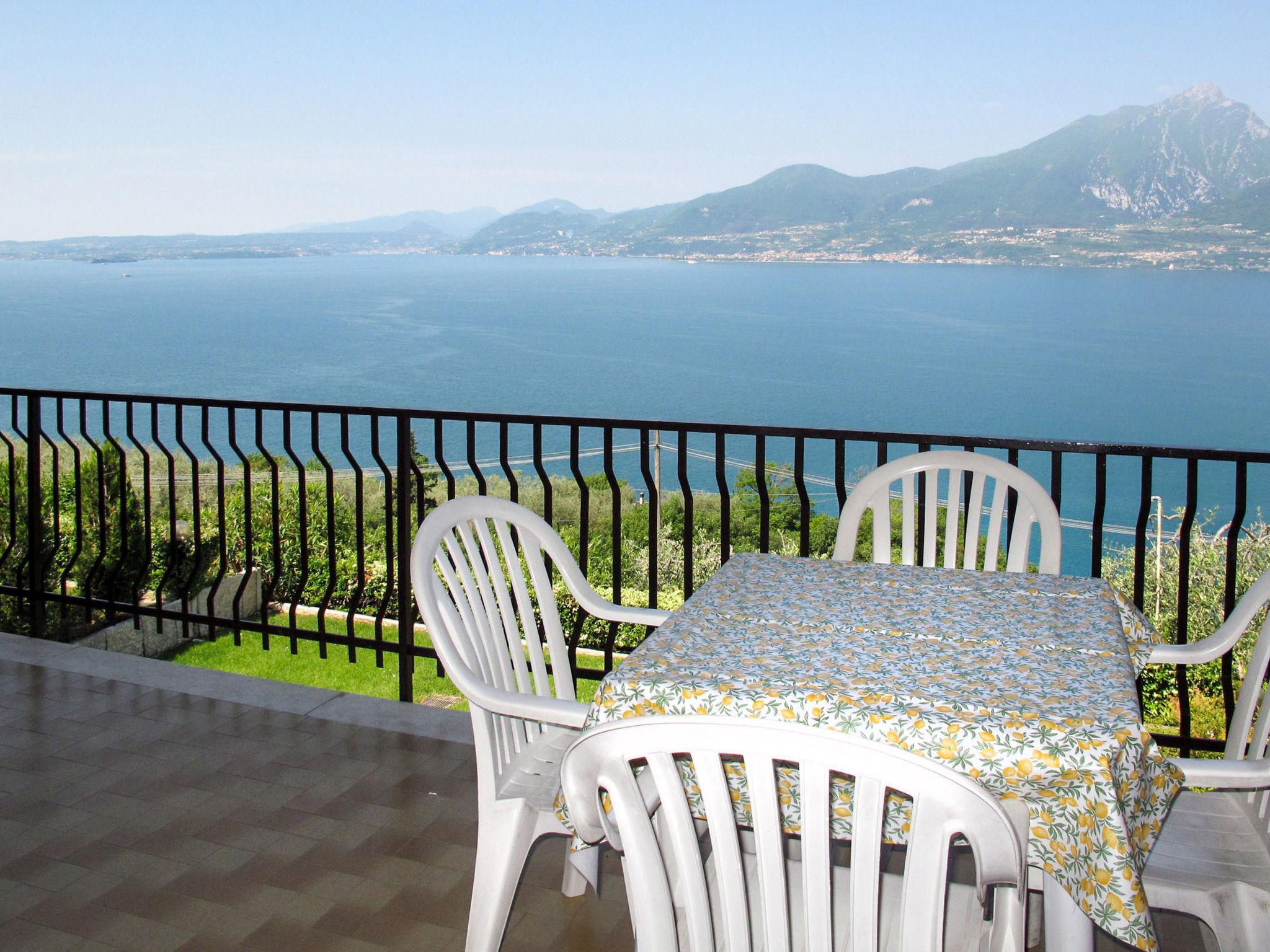 Foto 20 - Apartamento de 2 quartos em Torri del Benaco com piscina e vista para a montanha