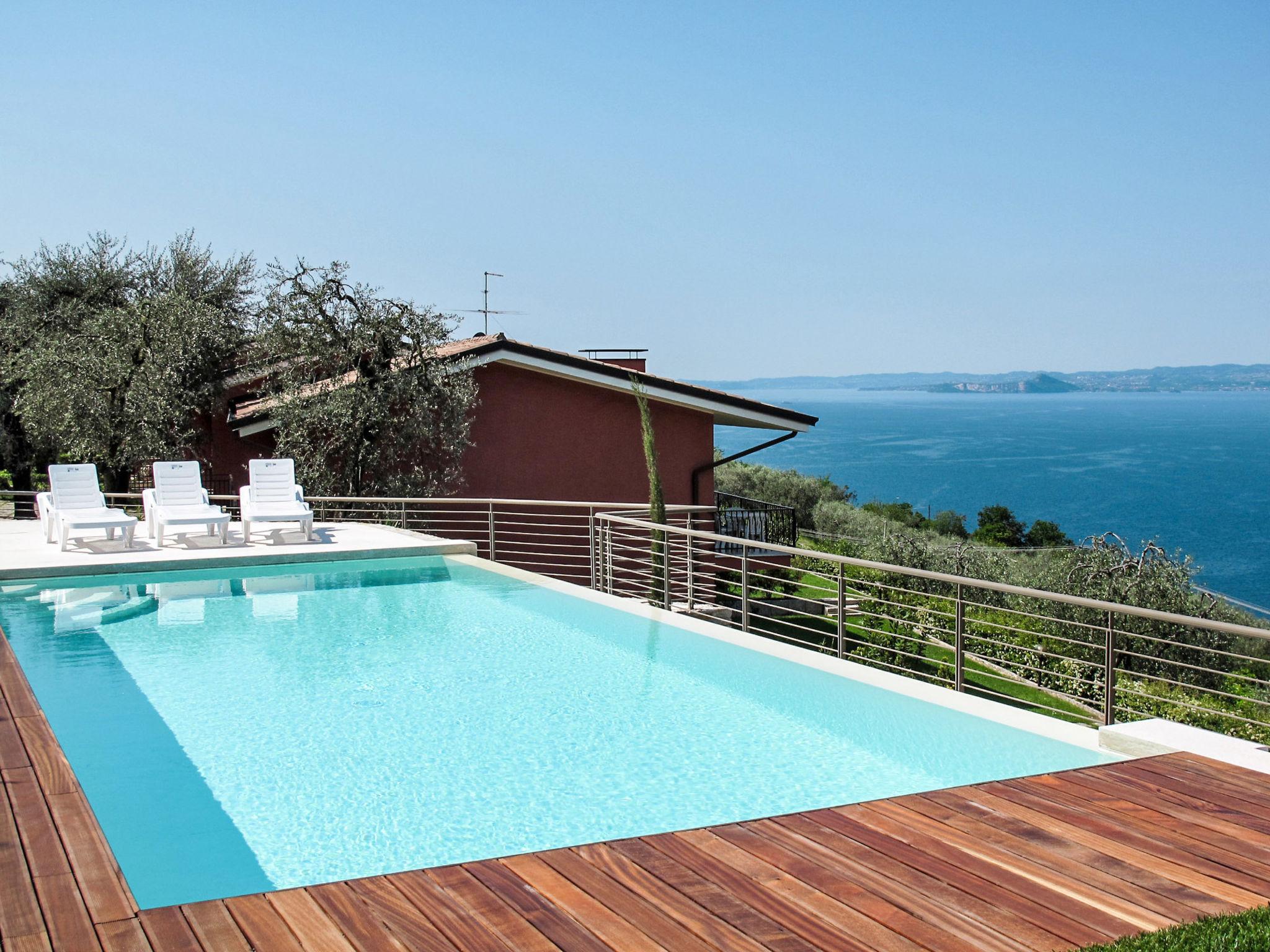 Photo 1 - Appartement de 3 chambres à Torri del Benaco avec piscine et vues sur la montagne