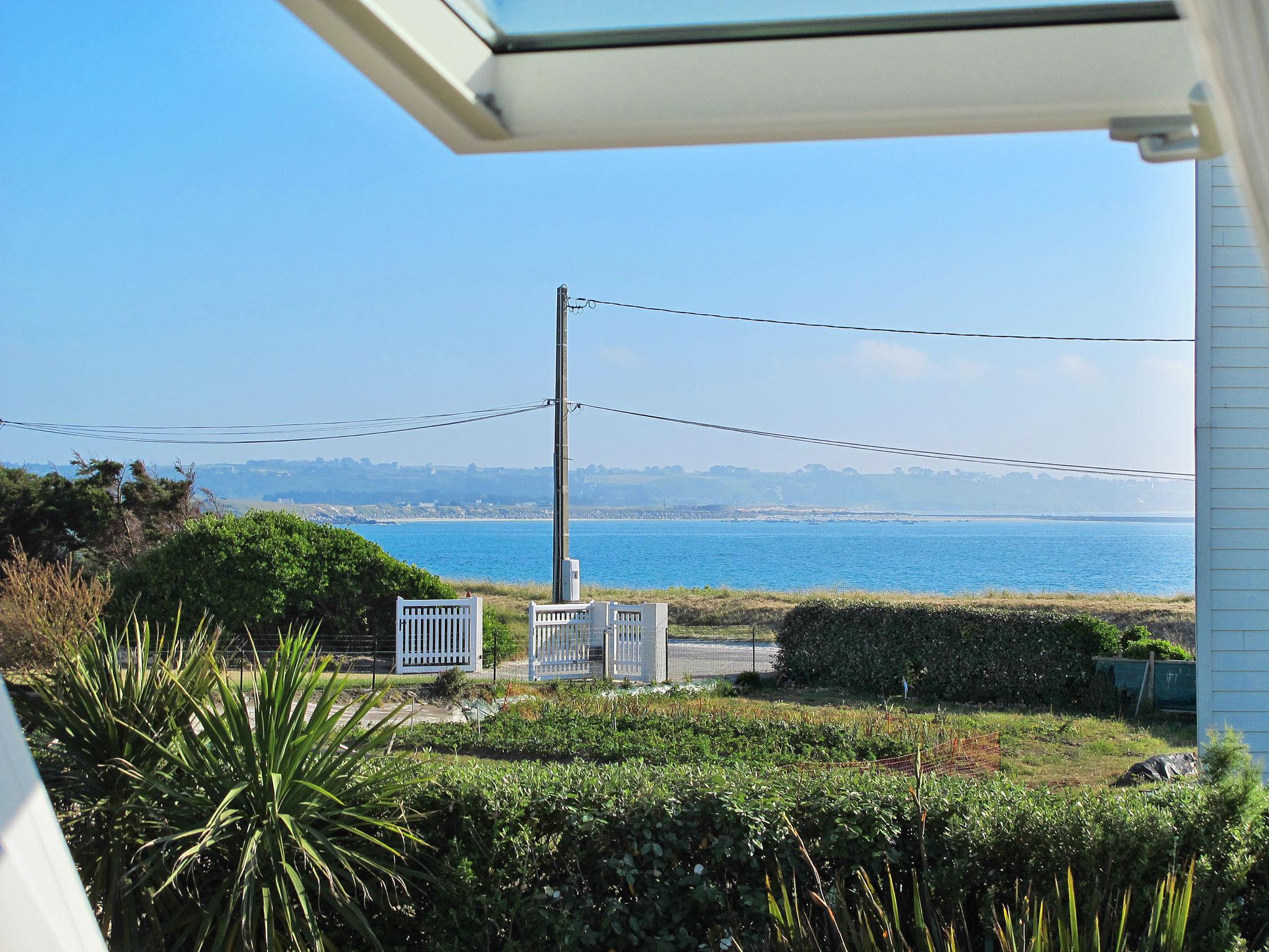Photo 22 - 3 bedroom House in Kerlouan with garden and sea view