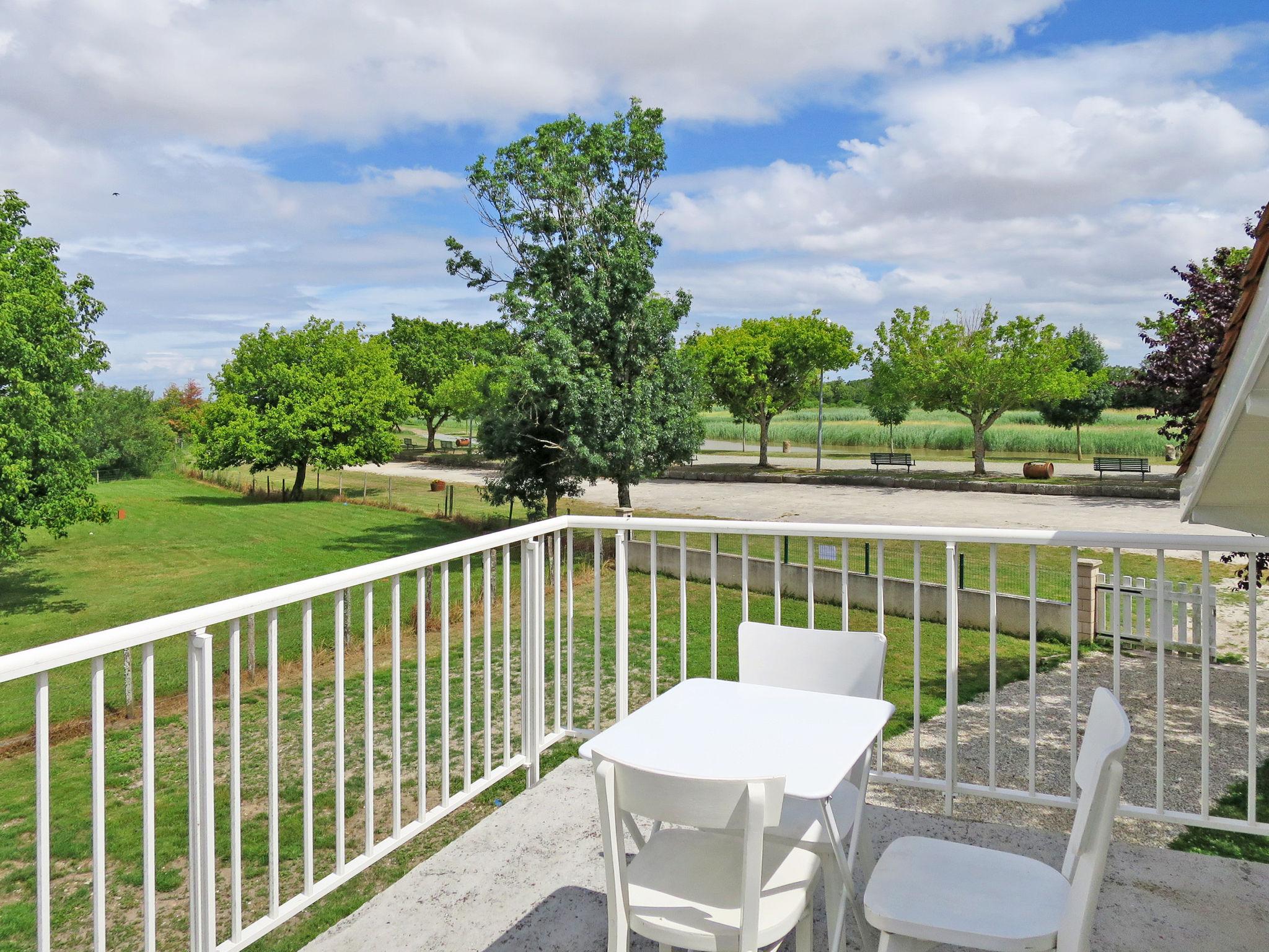 Photo 2 - Maison de 2 chambres à Bégadan avec terrasse et vues à la mer