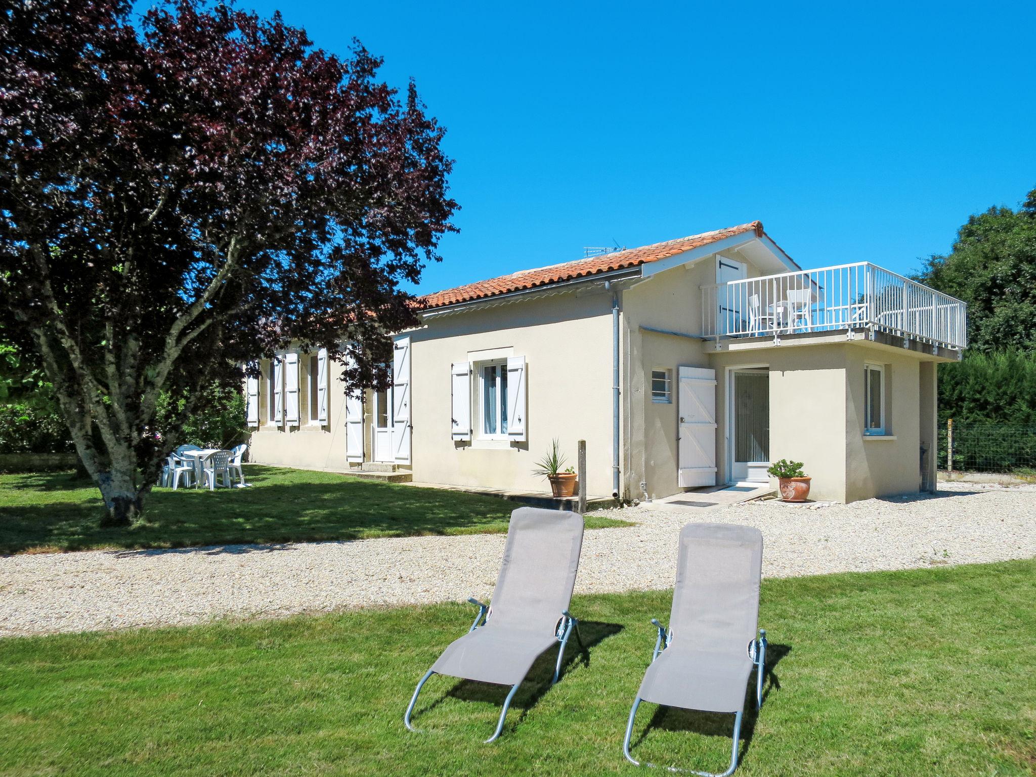 Photo 1 - Maison de 2 chambres à Bégadan avec terrasse et vues à la mer