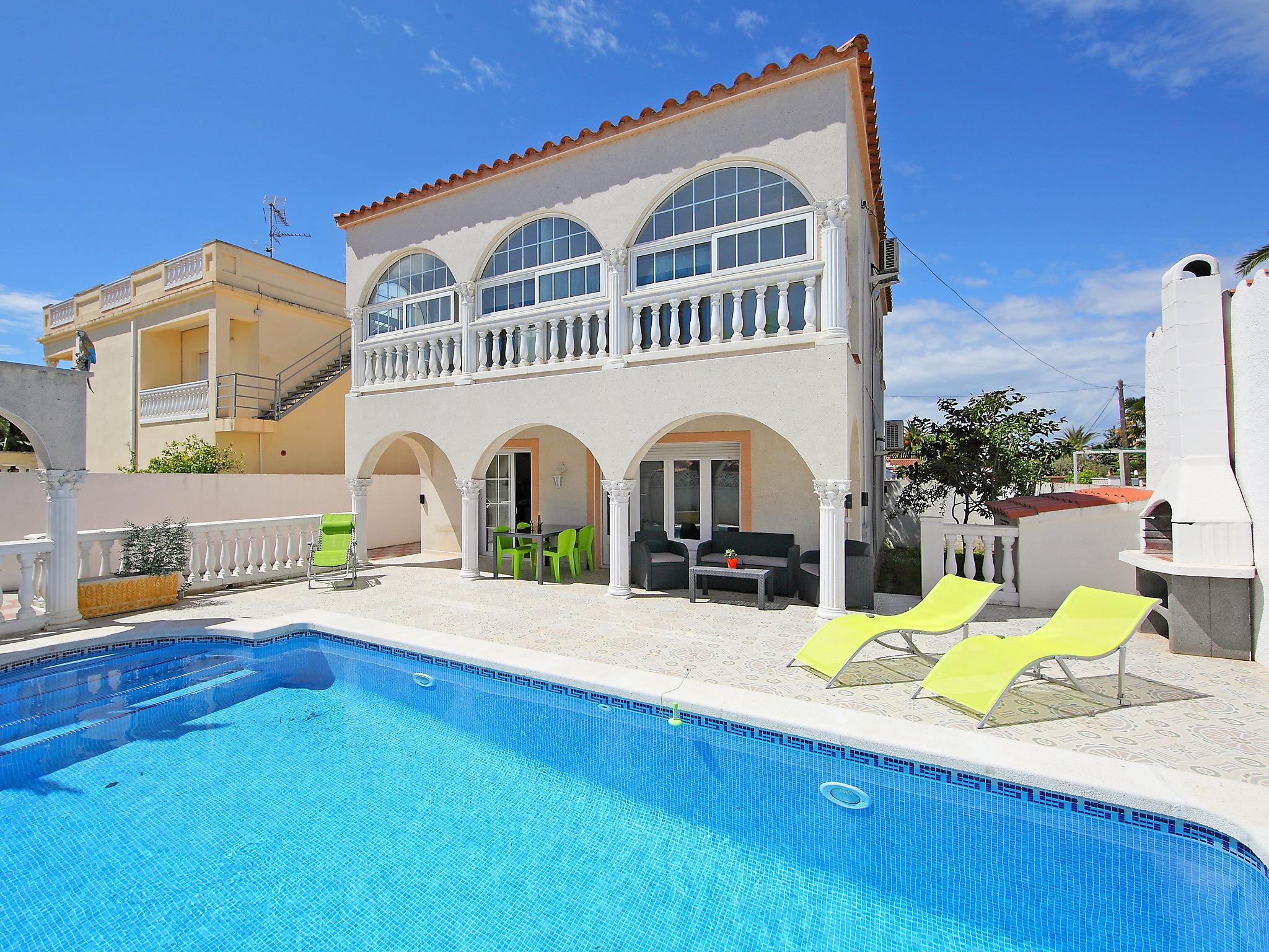 Foto 5 - Casa de 3 quartos em Castelló d'Empúries com piscina privada e vistas do mar