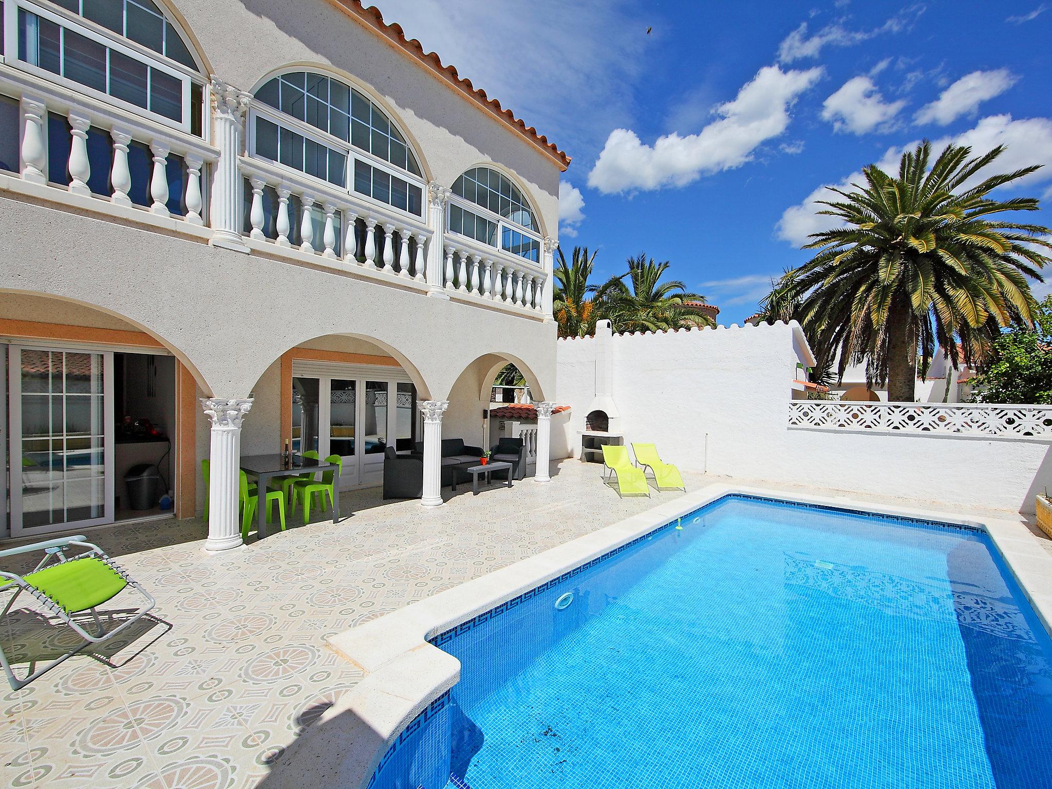 Photo 1 - Maison de 3 chambres à Castelló d'Empúries avec piscine privée et vues à la mer