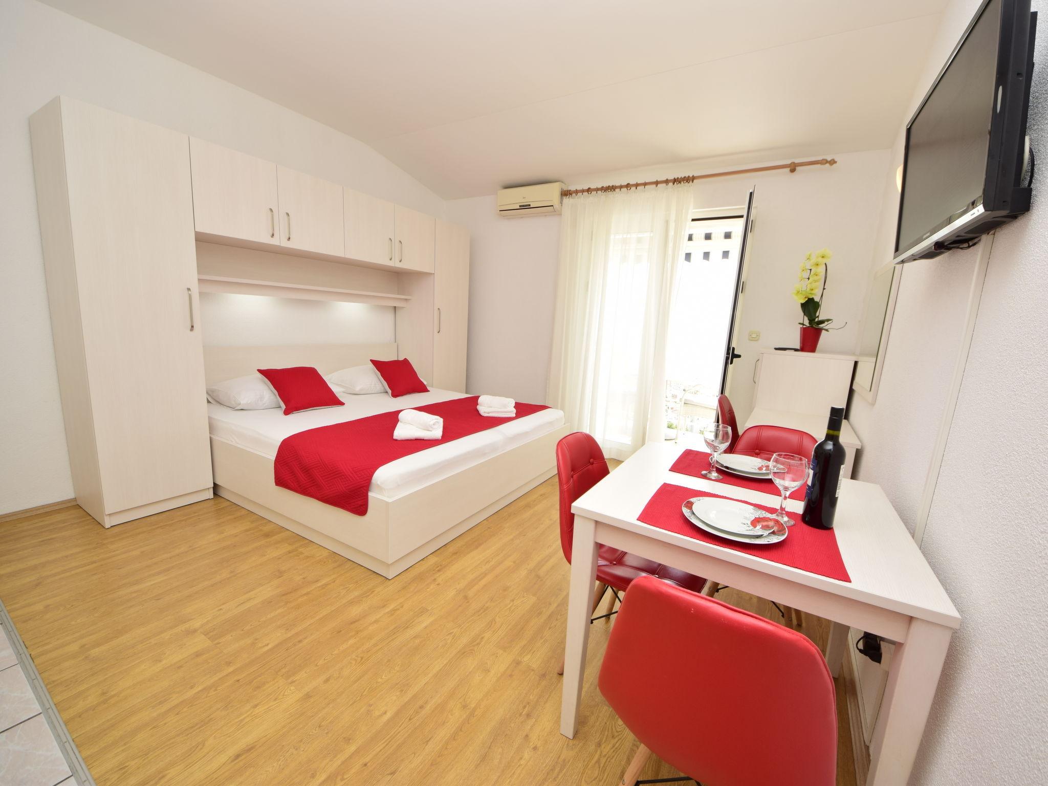 Foto 6 - Apartamento de 2 habitaciones en Makarska con vistas al mar