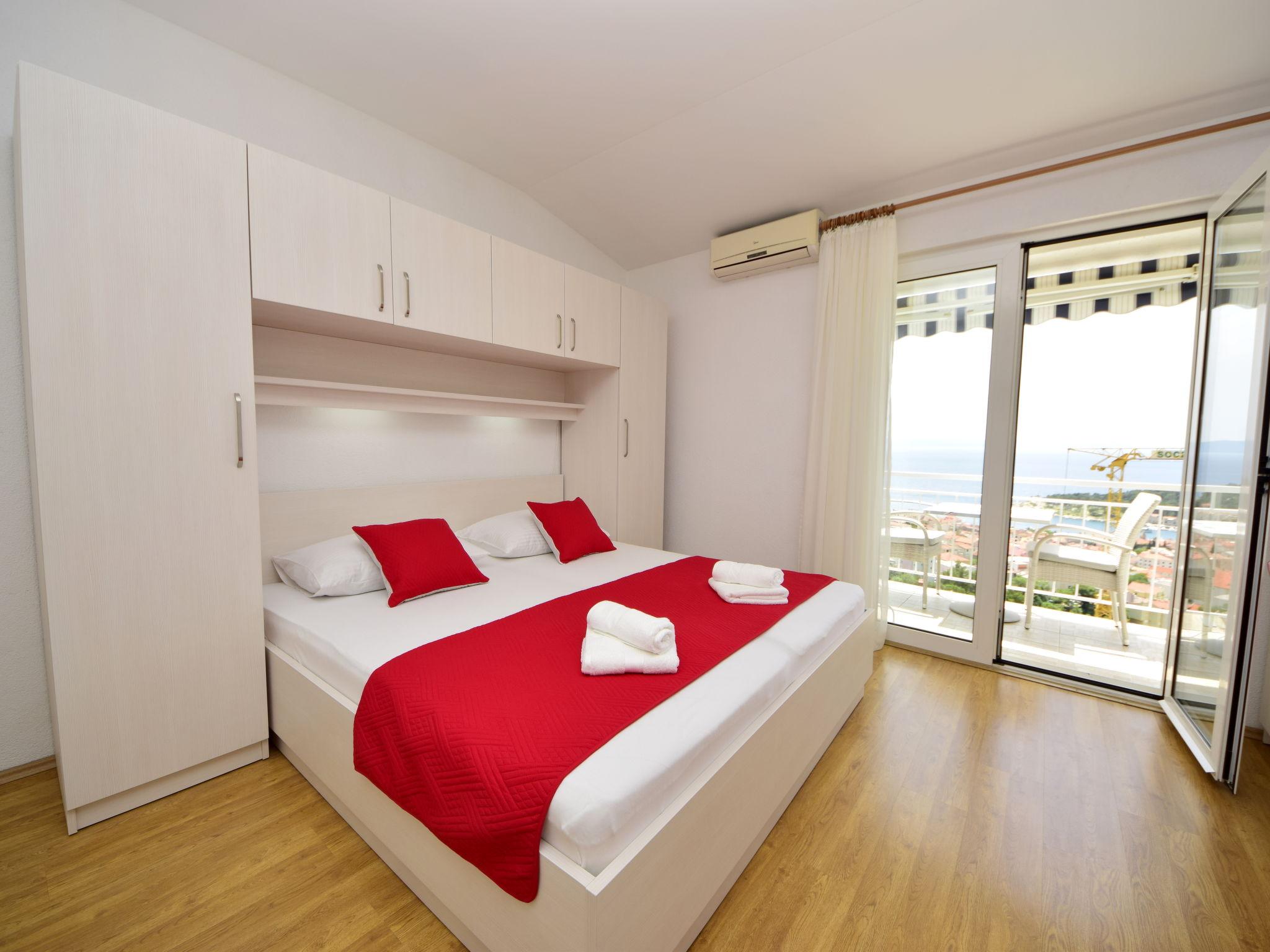 Foto 4 - Appartamento con 2 camere da letto a Makarska con vista mare