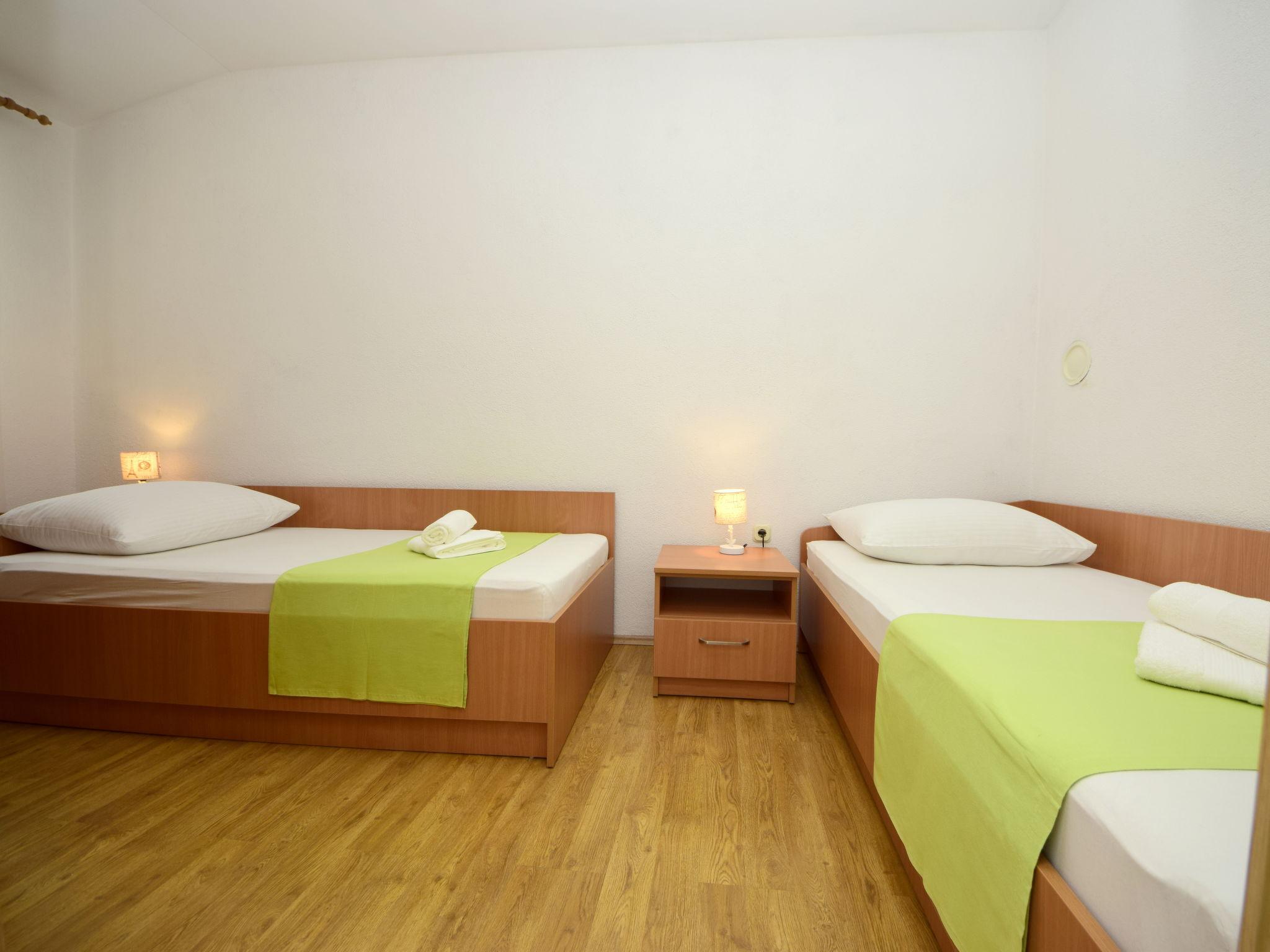 Foto 7 - Apartment mit 2 Schlafzimmern in Makarska mit blick aufs meer