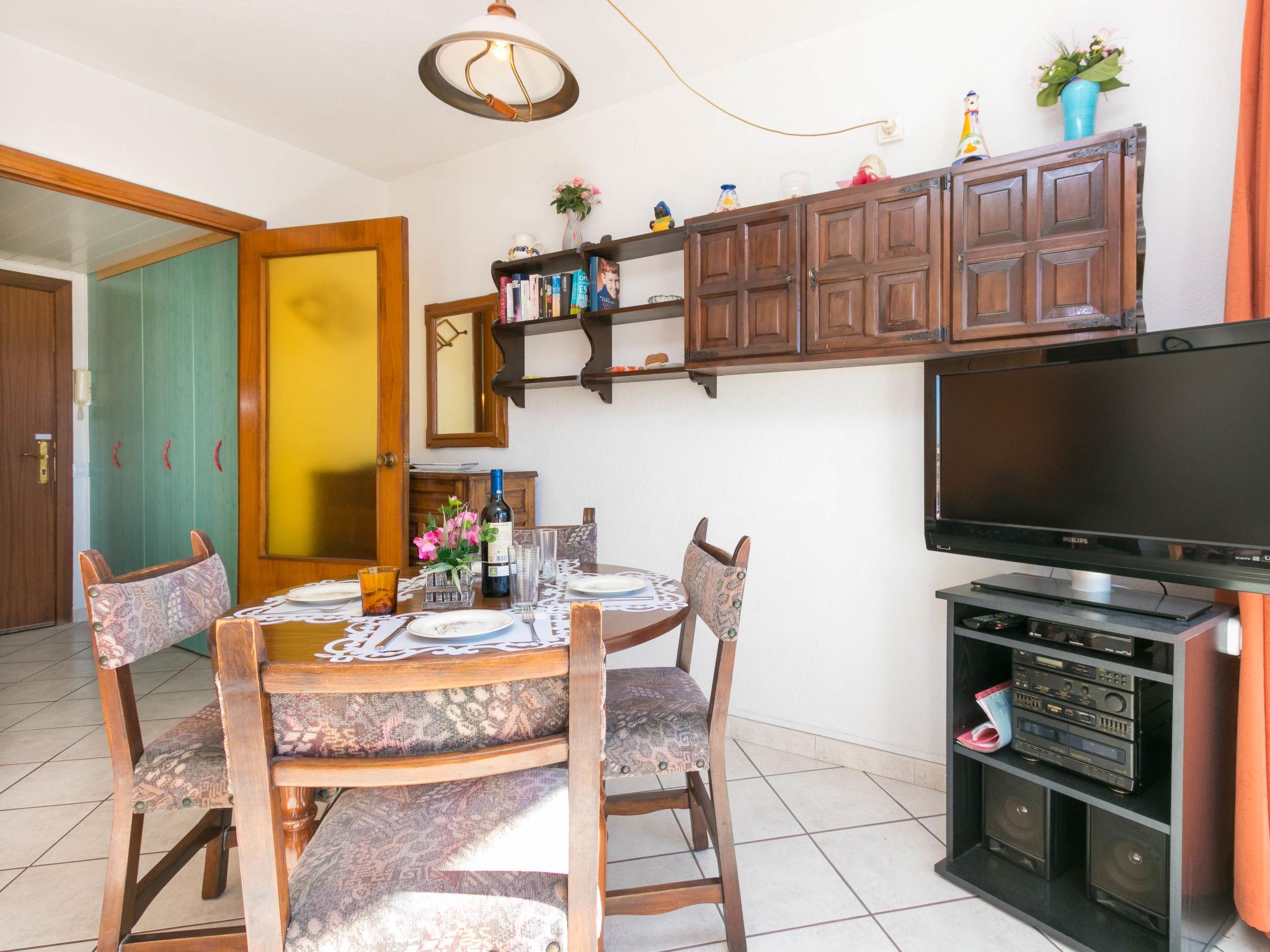 Photo 2 - Appartement en Roses avec piscine et jardin