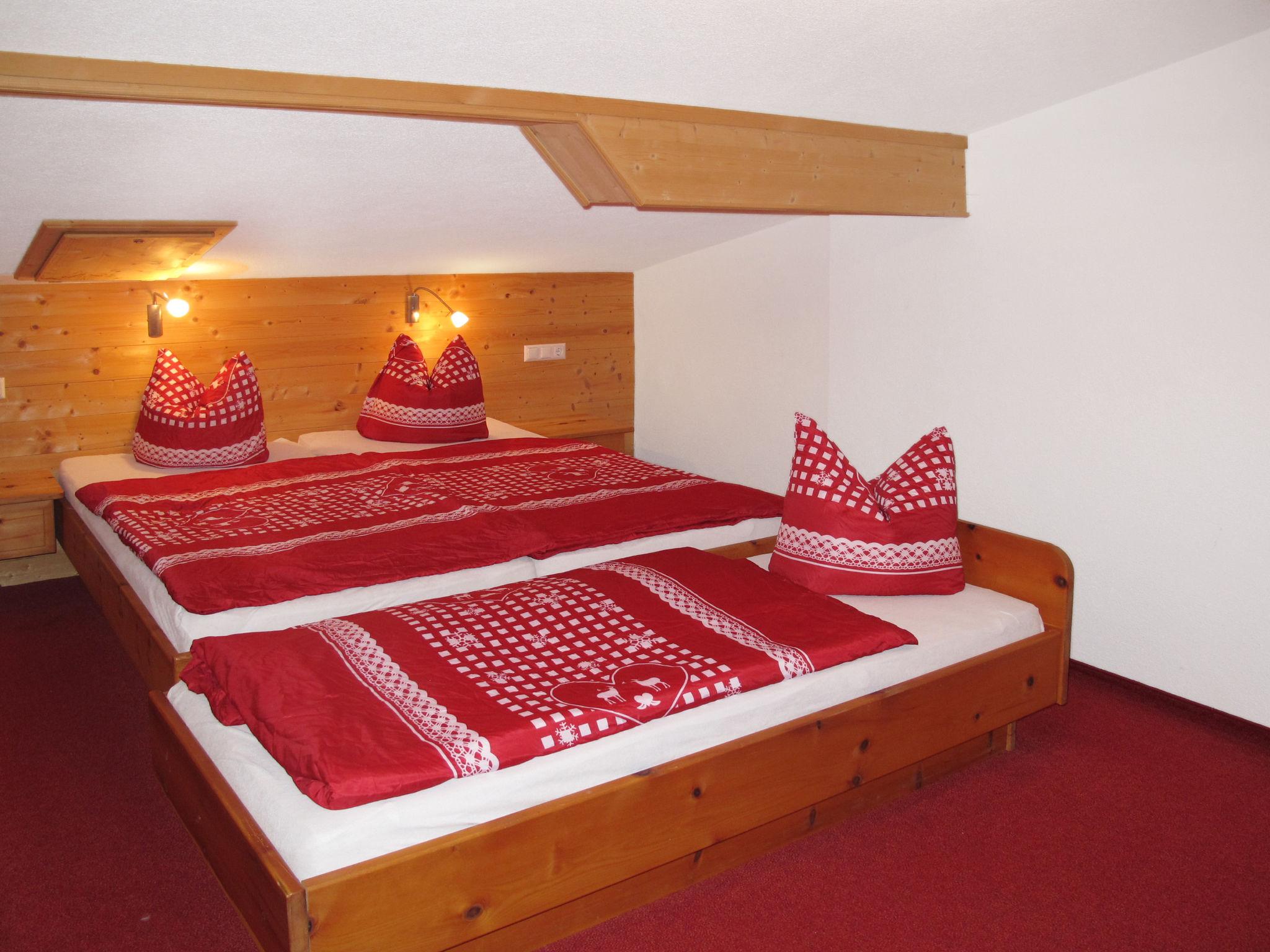 Foto 12 - Appartamento con 3 camere da letto a Stummerberg con vista sulle montagne