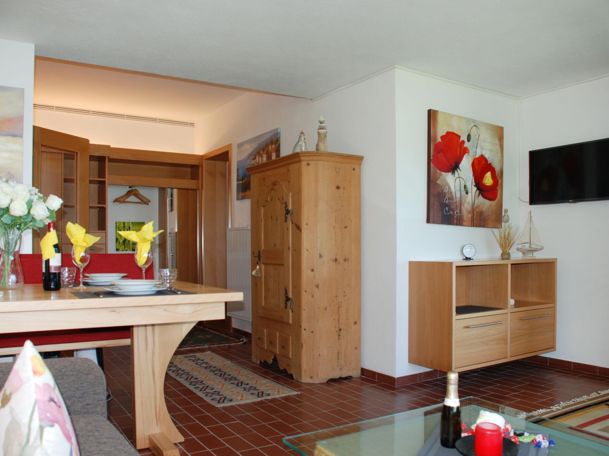 Foto 11 - Apartment mit 1 Schlafzimmer in Gambarogno mit schwimmbad und garten