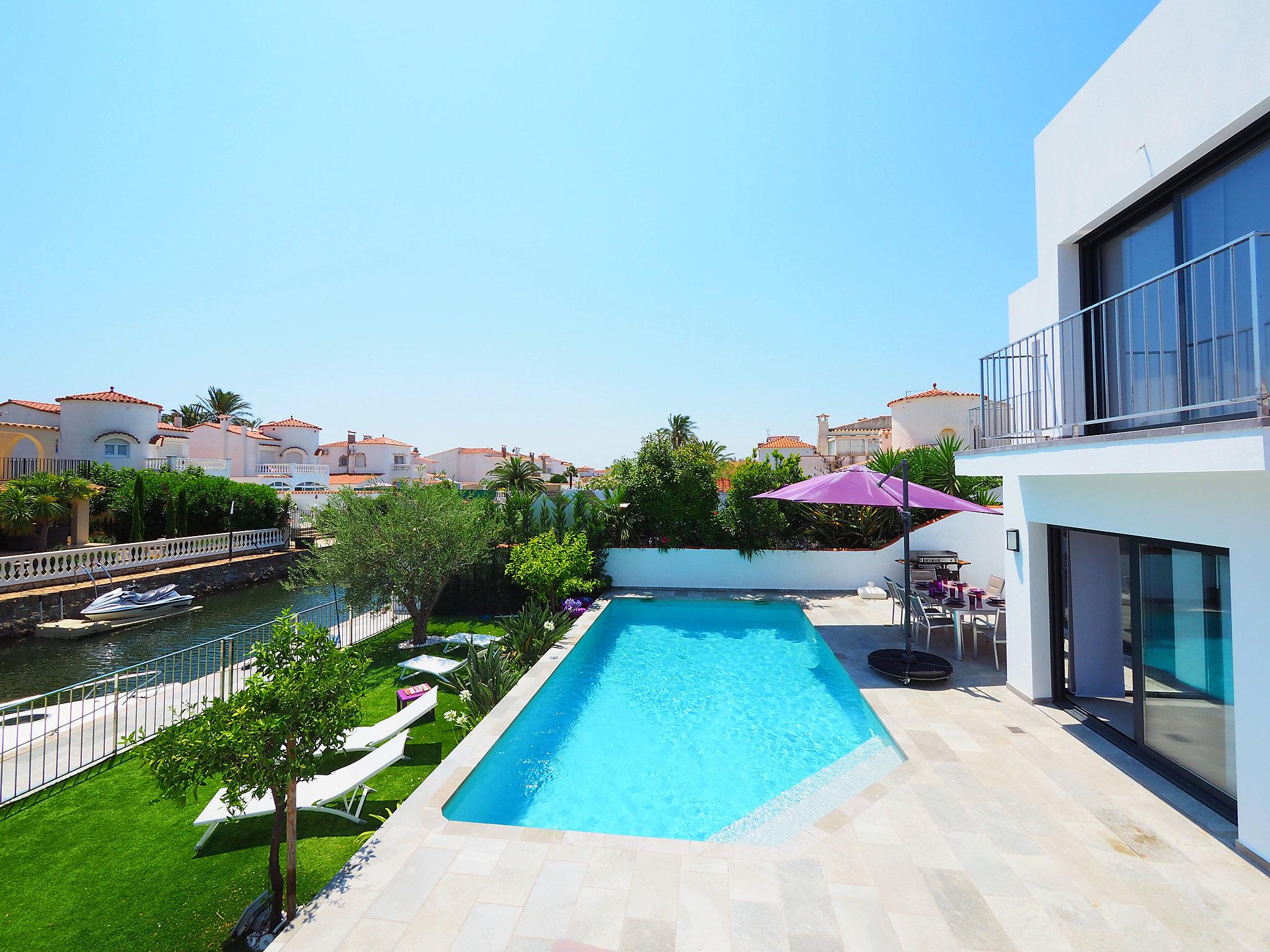 Foto 23 - Casa de 4 quartos em Castelló d'Empúries com piscina privada e vistas do mar