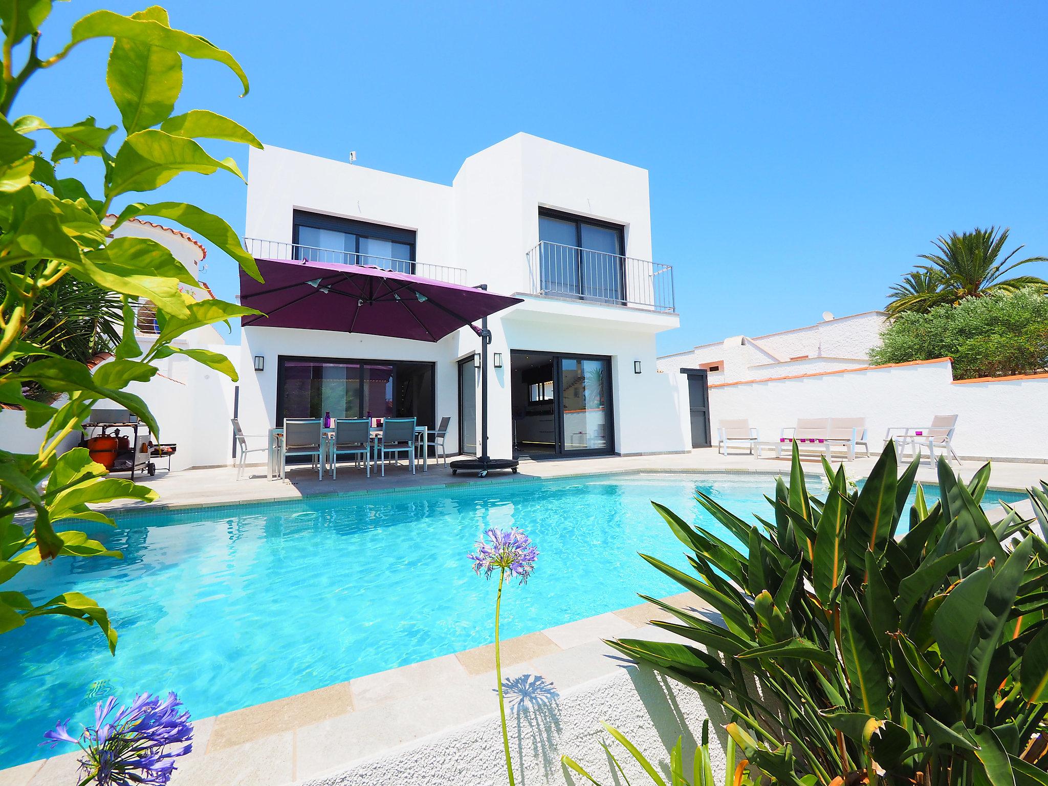 Foto 1 - Casa de 4 habitaciones en Castelló d'Empúries con piscina privada y vistas al mar