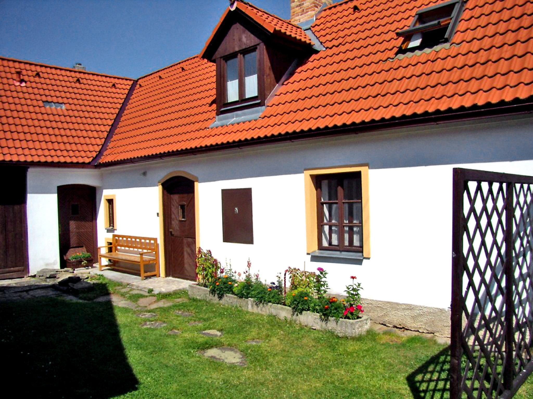 Photo 1 - Maison de 2 chambres à Předotice avec jardin et bain à remous