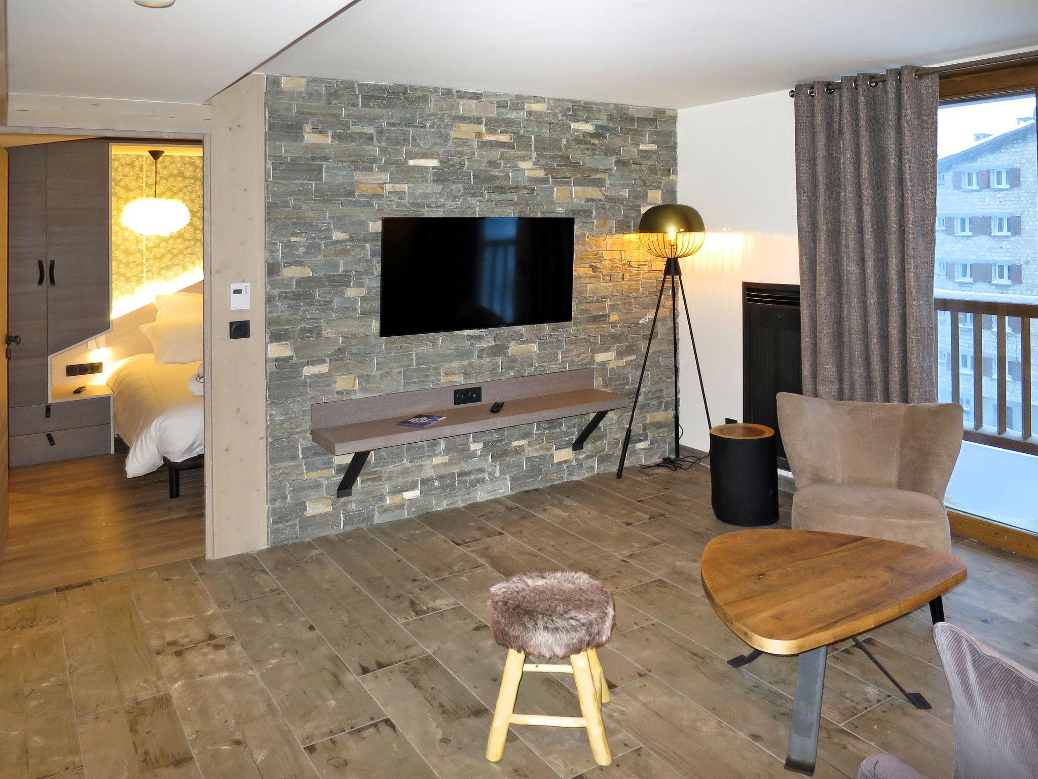 Photo 3 - 2 bedroom Apartment in Val-d'Isère with swimming pool and mountain view