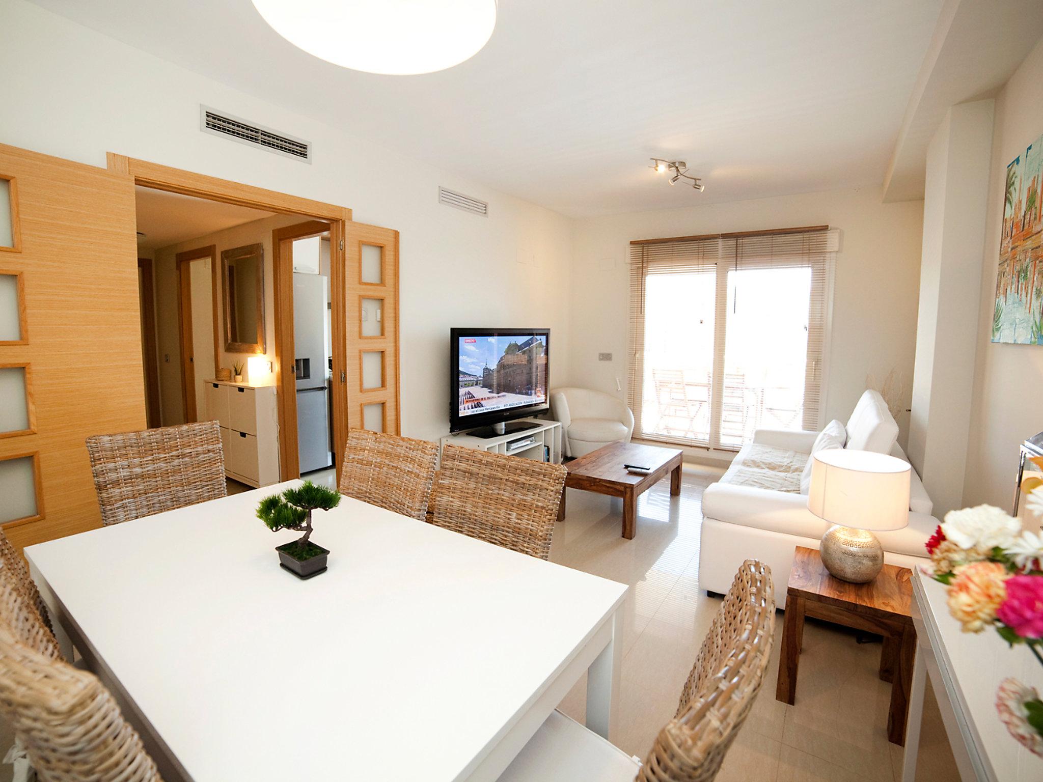 Photo 3 - 2 bedroom Apartment in Calp with swimming pool and garden