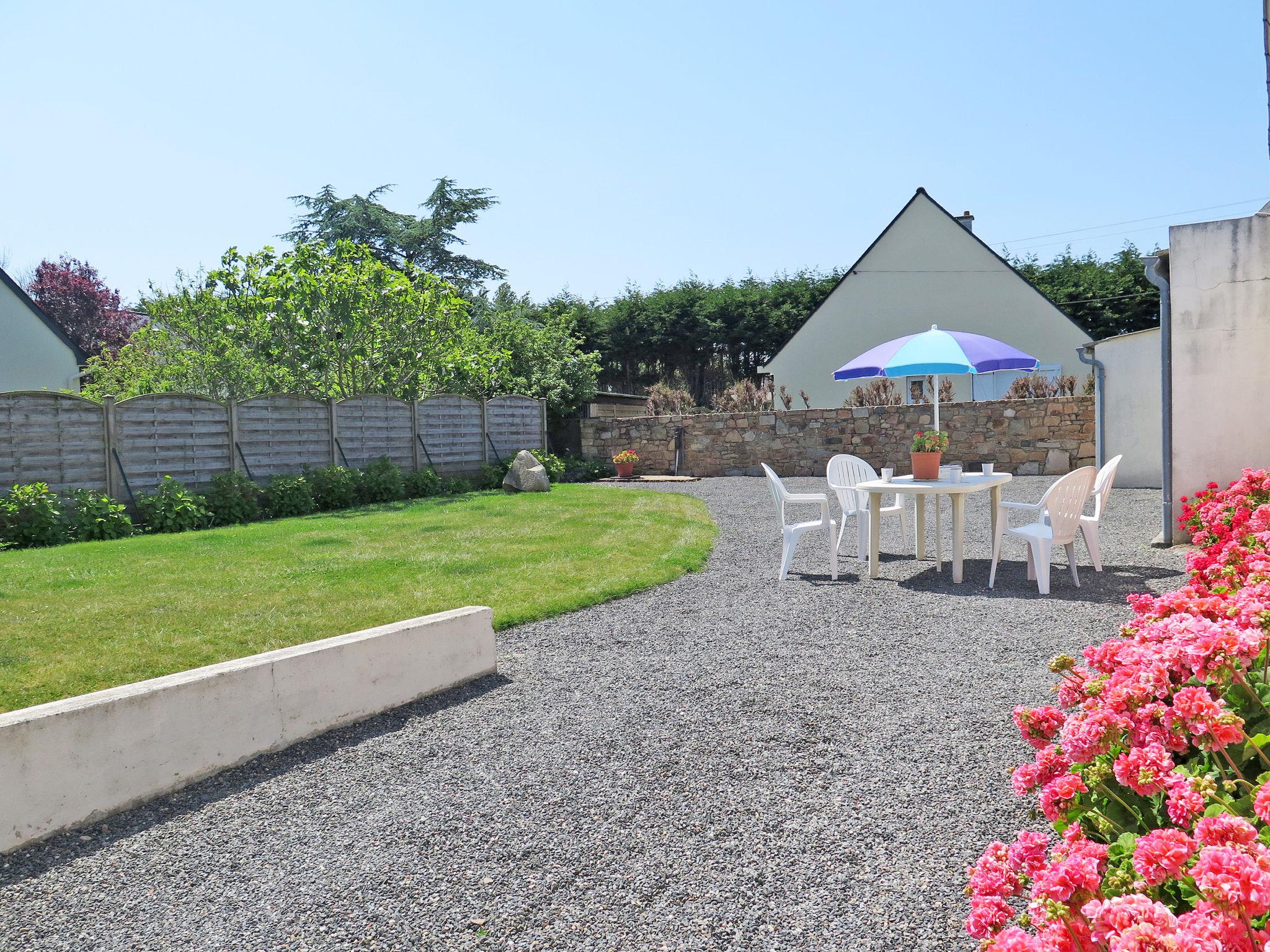 Photo 3 - Maison de 2 chambres à Pleubian avec jardin et vues à la mer