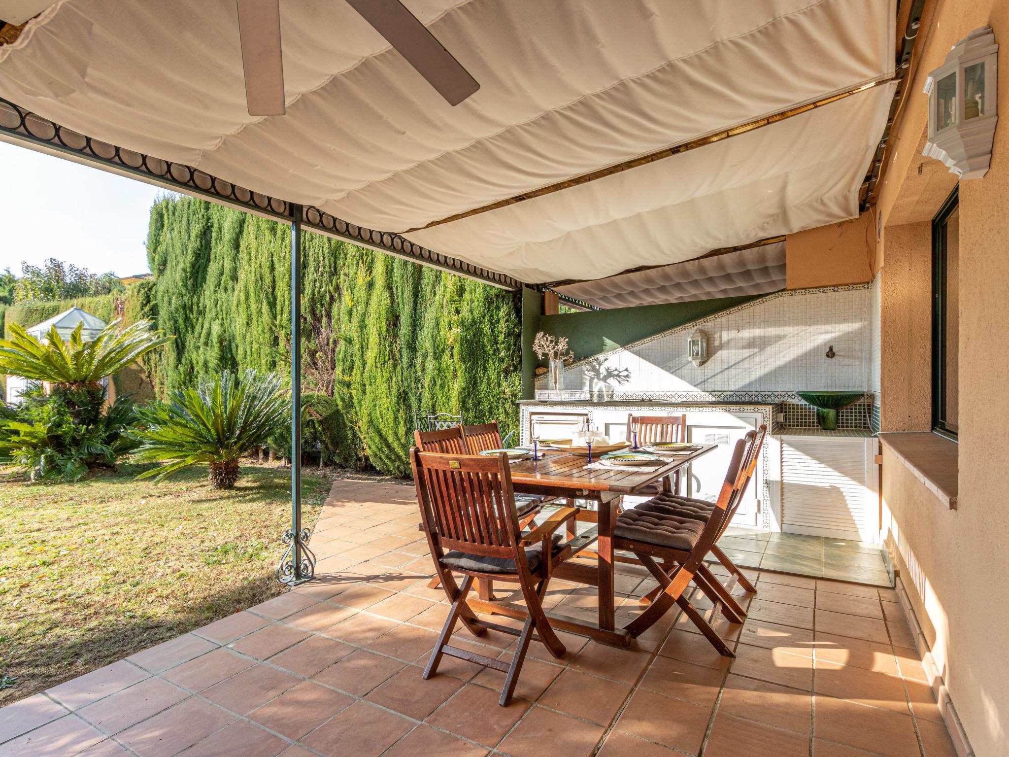 Photo 10 - Maison de 2 chambres à Navata avec piscine privée et jardin