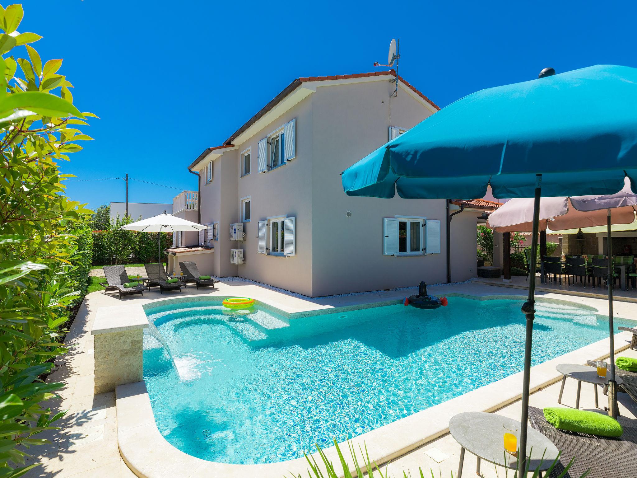 Photo 1 - Maison de 3 chambres à Marčana avec piscine privée et vues à la mer