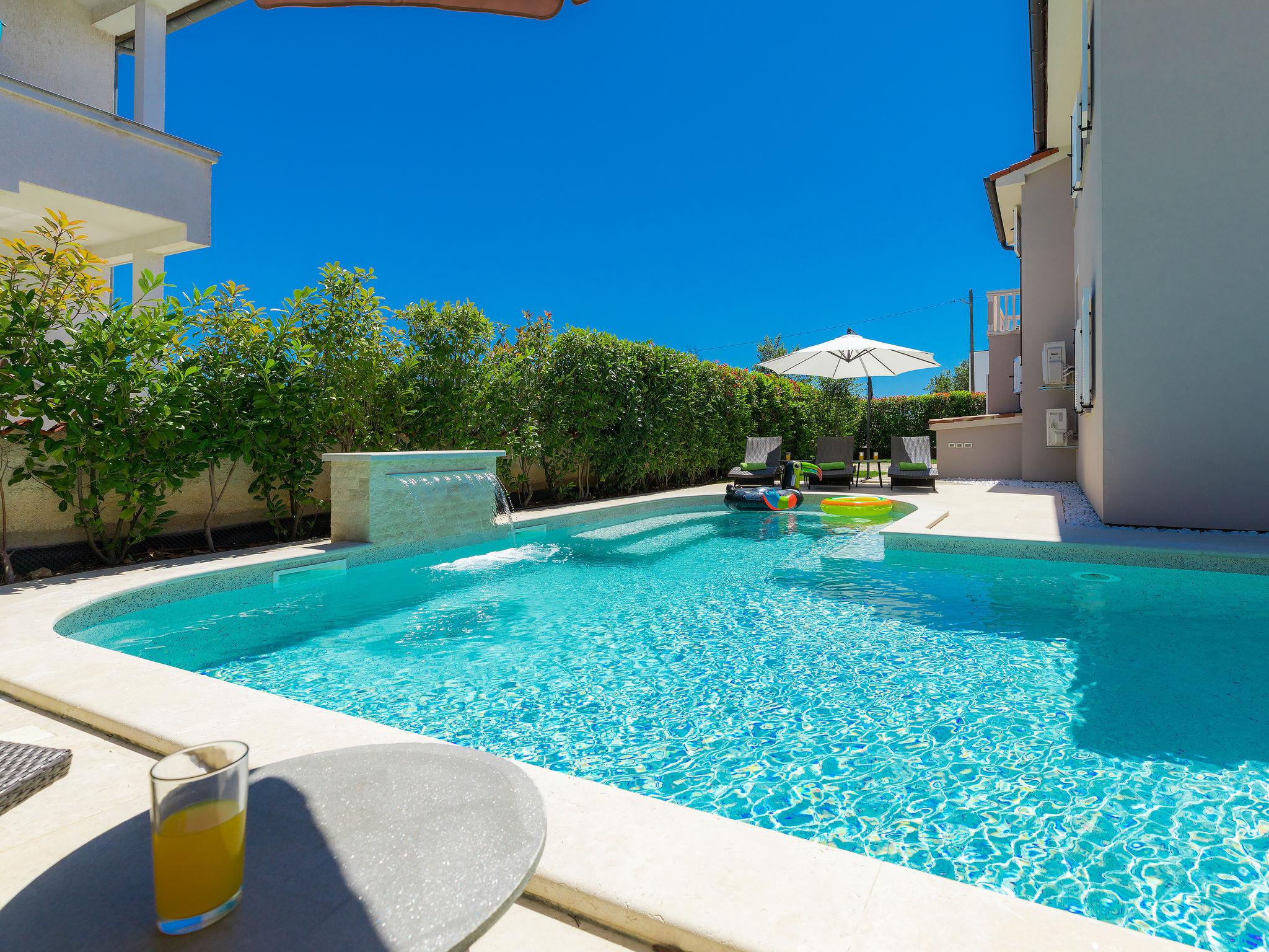 Photo 3 - Maison de 3 chambres à Marčana avec piscine privée et jardin