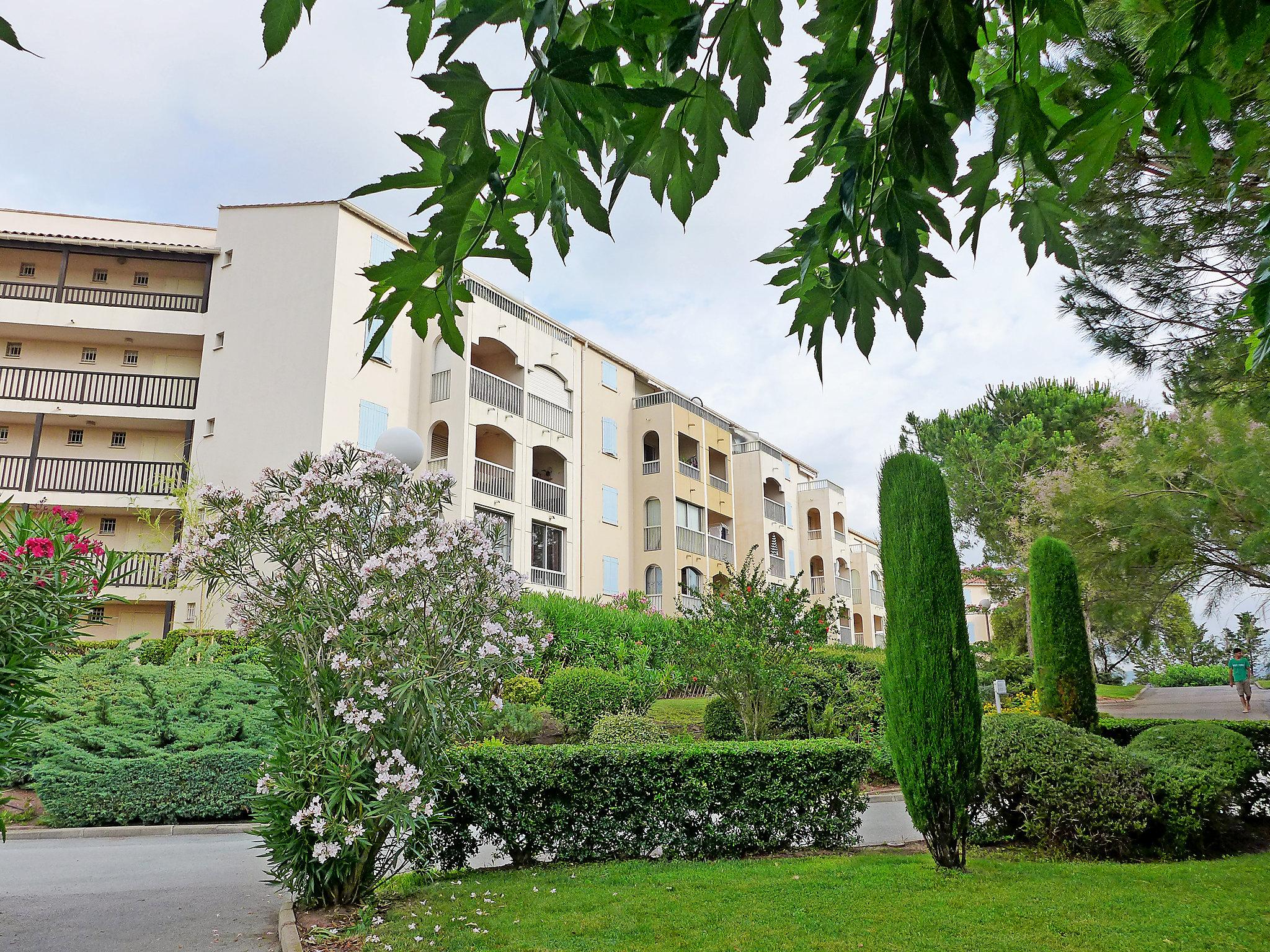 Foto 17 - Apartamento de 2 quartos em Fréjus com piscina e terraço