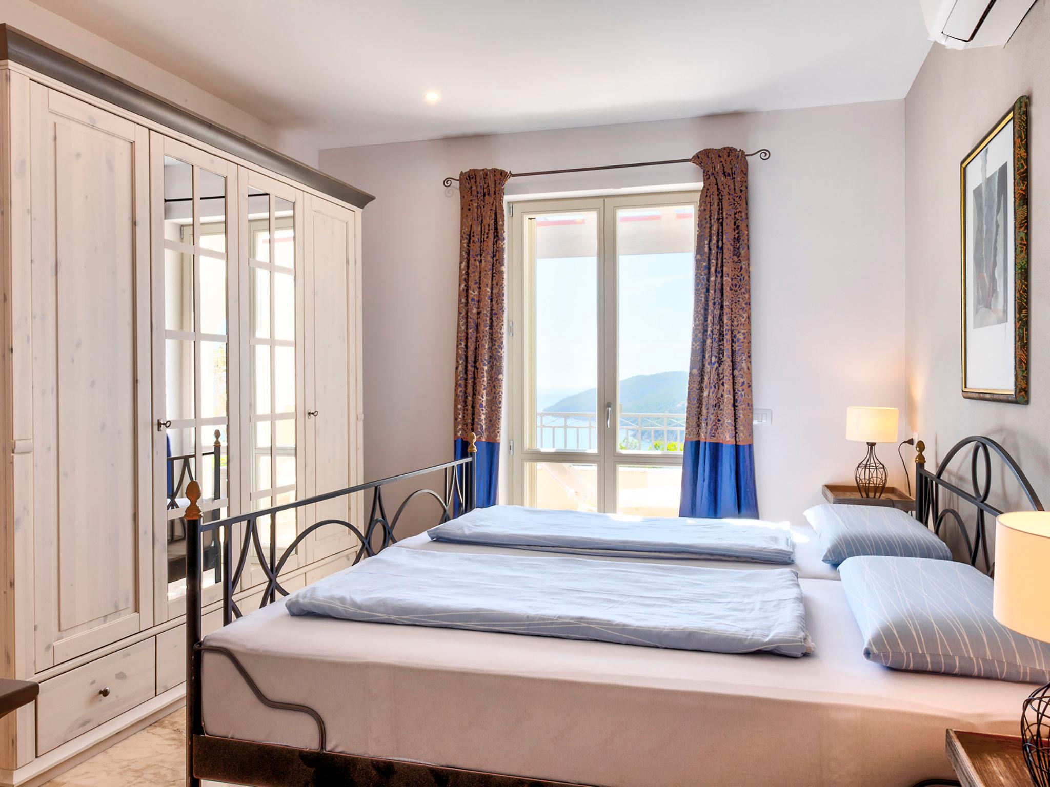 Foto 13 - Appartamento con 2 camere da letto a Capoliveri con piscina e vista mare