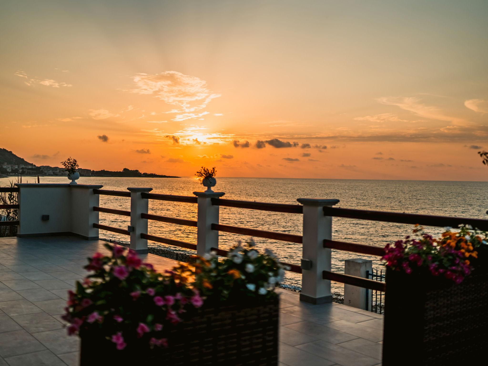 Photo 3 - Appartement de 1 chambre à Caronia avec terrasse et vues à la mer