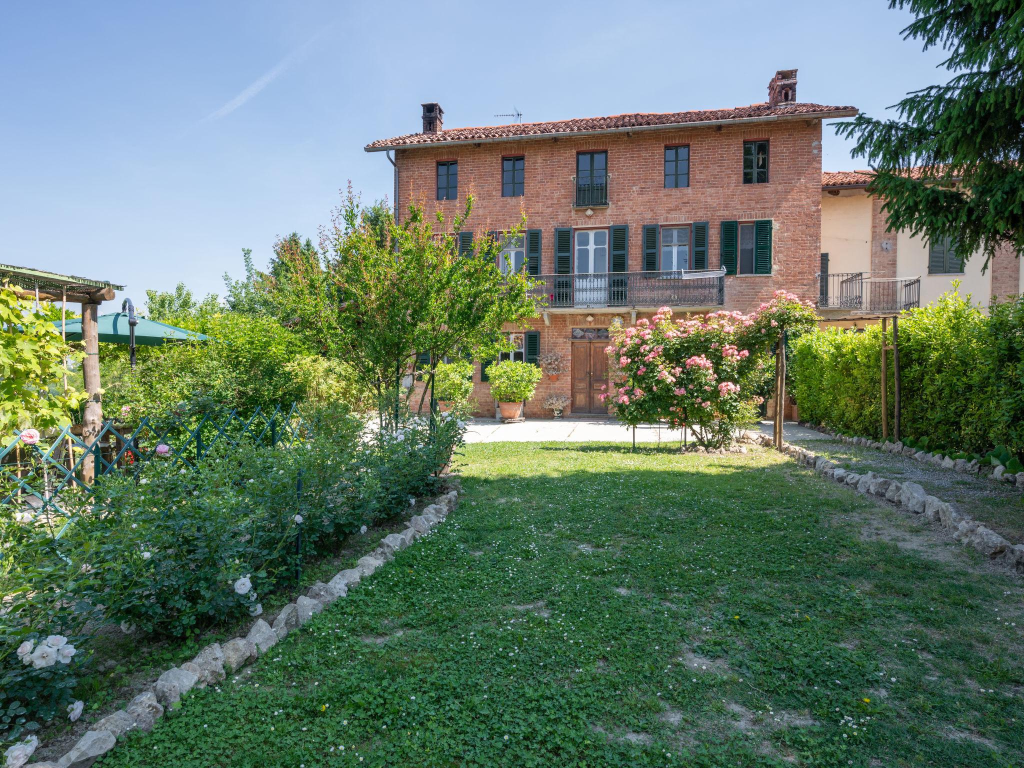 Foto 1 - Apartamento de 2 habitaciones en Soglio con jardín