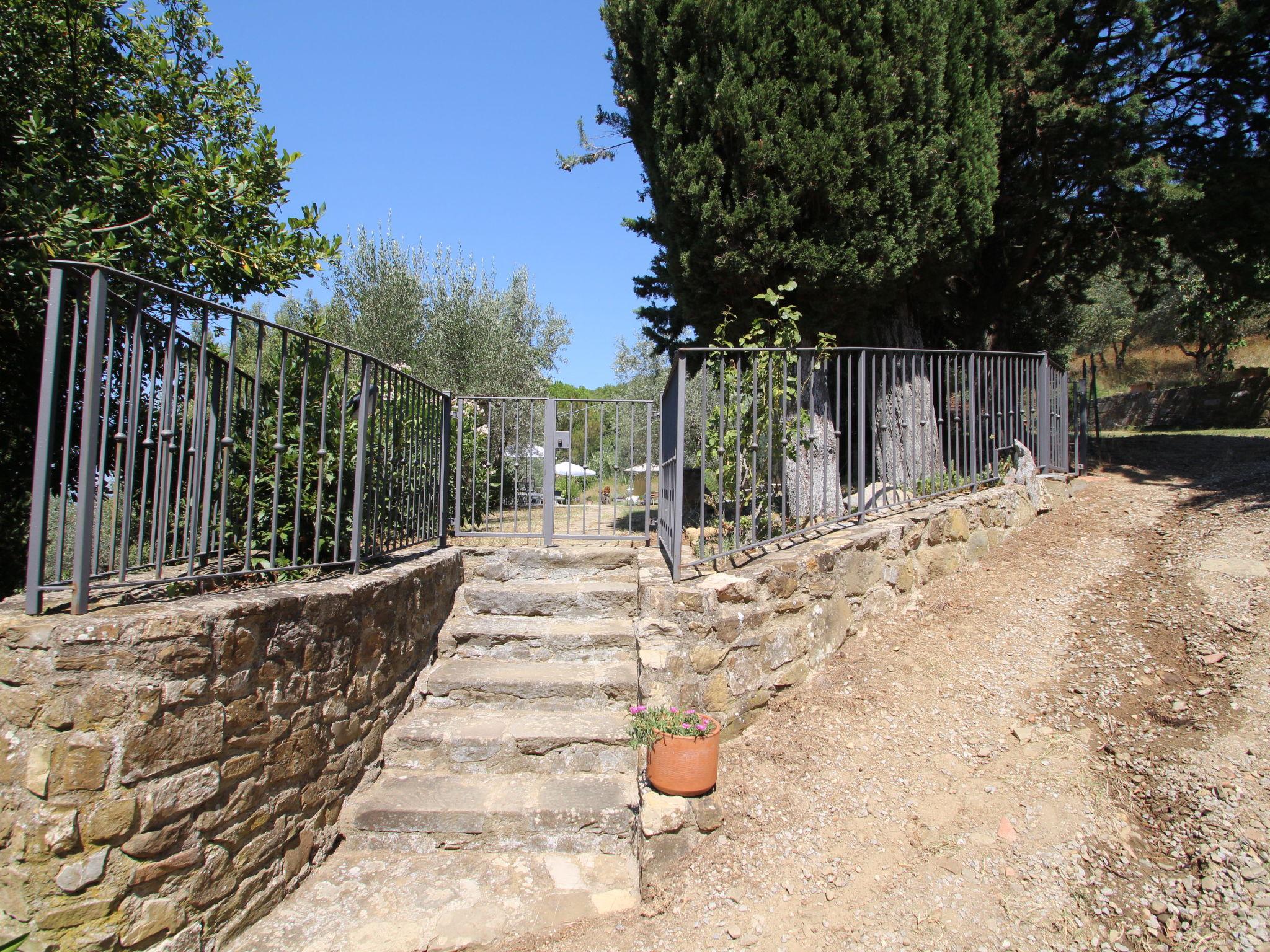 Foto 51 - Casa de 5 habitaciones en Loro Ciuffenna con piscina privada y jardín