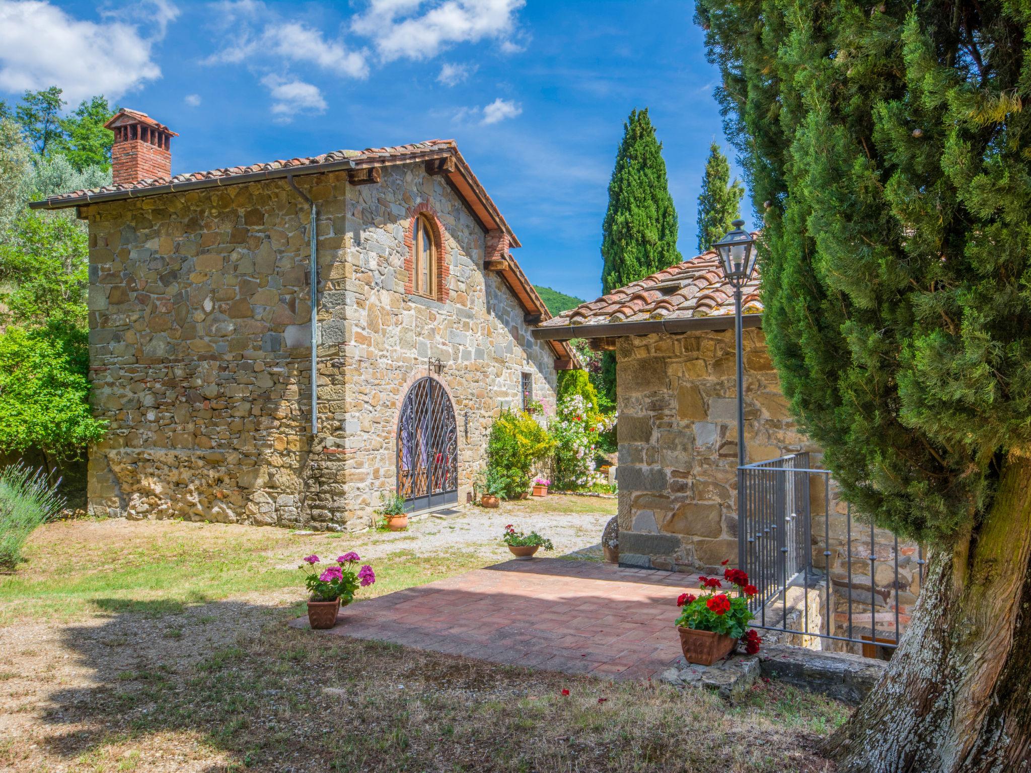 Foto 33 - Casa de 5 quartos em Loro Ciuffenna com piscina privada e jardim