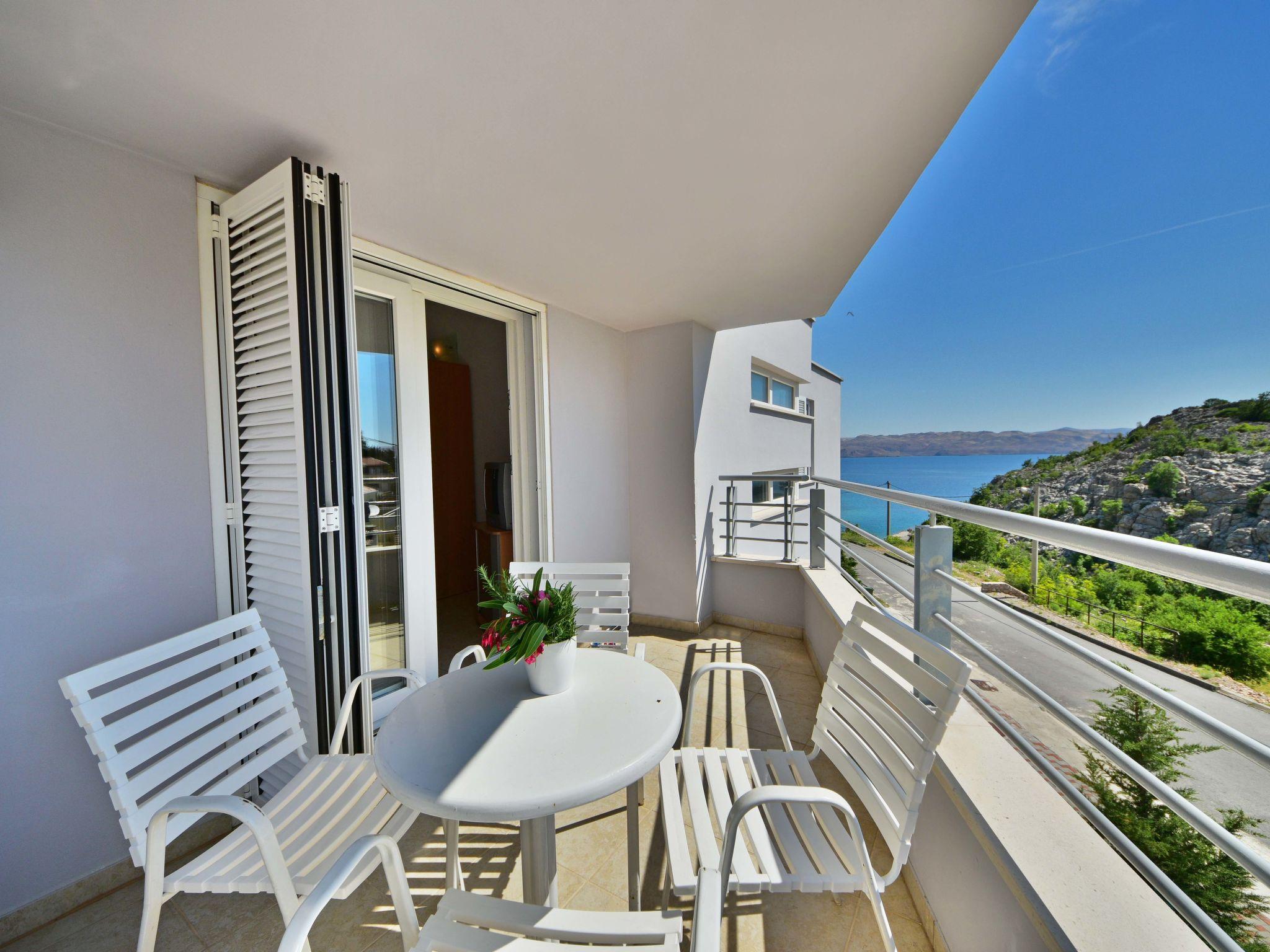 Photo 2 - 2 bedroom Apartment in Karlobag with swimming pool and sea view