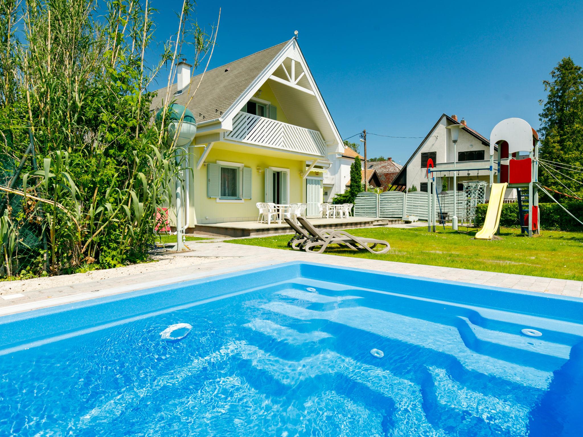 Foto 21 - Haus mit 6 Schlafzimmern in Balatonmáriafürdő mit privater pool und garten