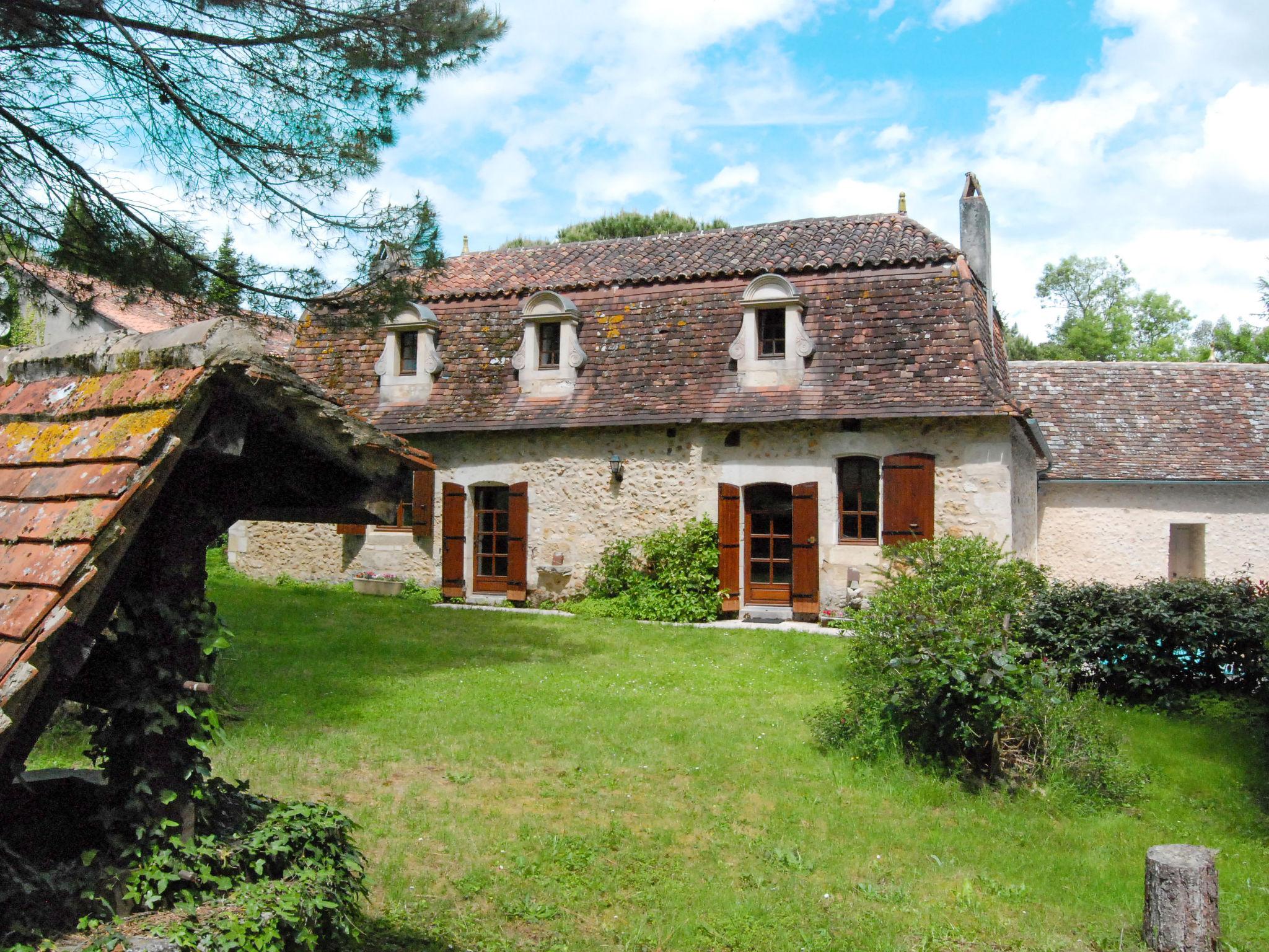 Foto 1 - Casa de 3 quartos em Saint-Jean-d'Estissac com piscina privada e jardim