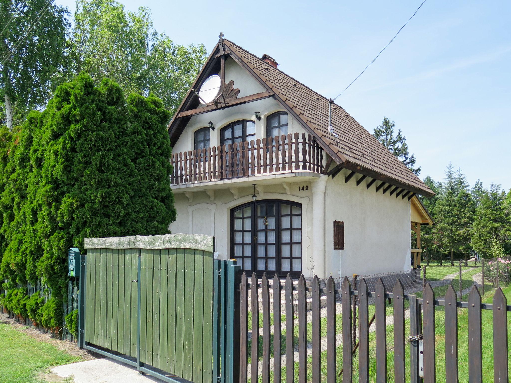 Foto 22 - Casa de 3 habitaciones en Balatonmáriafürdő con piscina privada y jardín