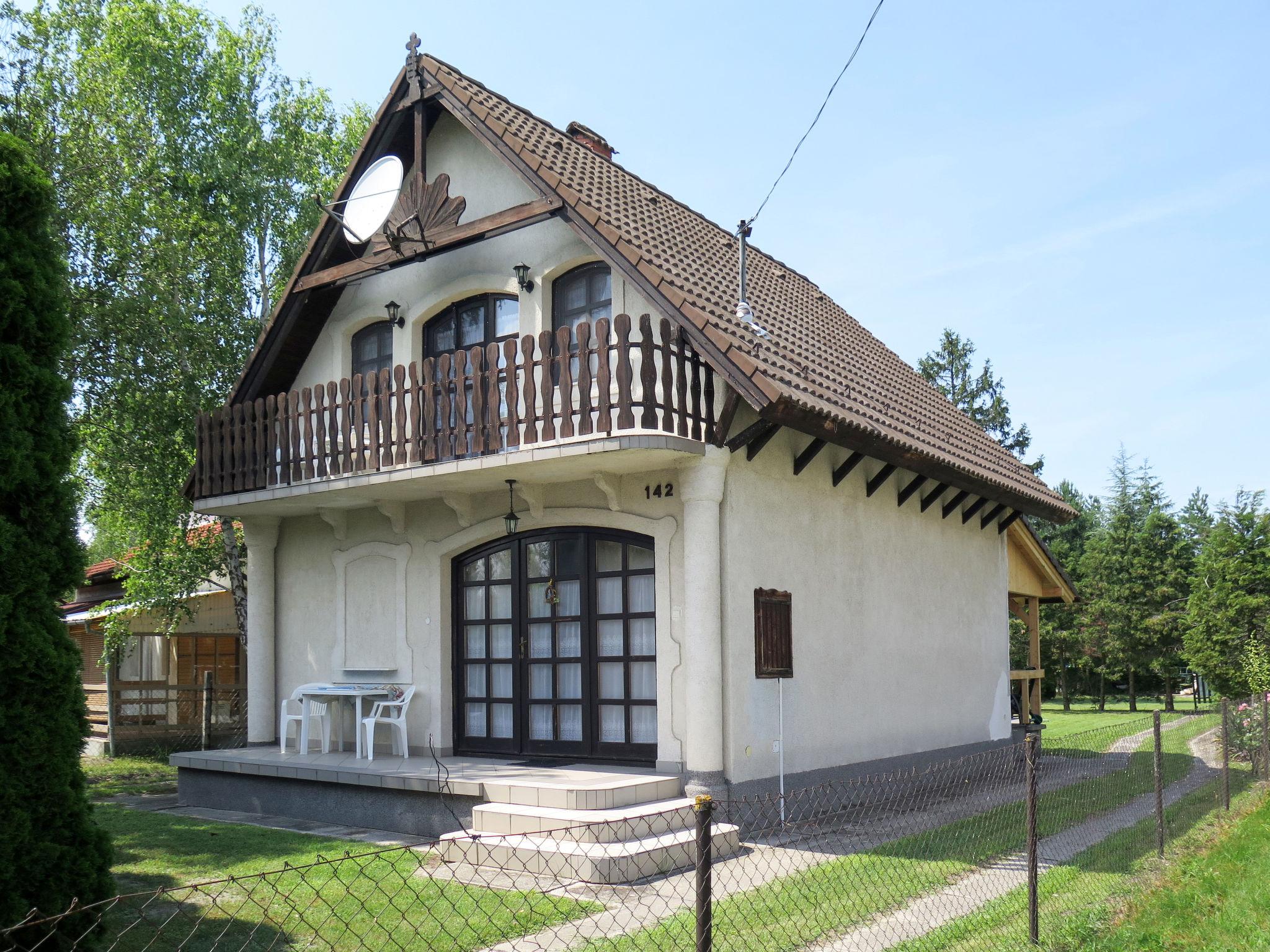 Foto 1 - Casa de 3 habitaciones en Balatonmáriafürdő con piscina privada y terraza