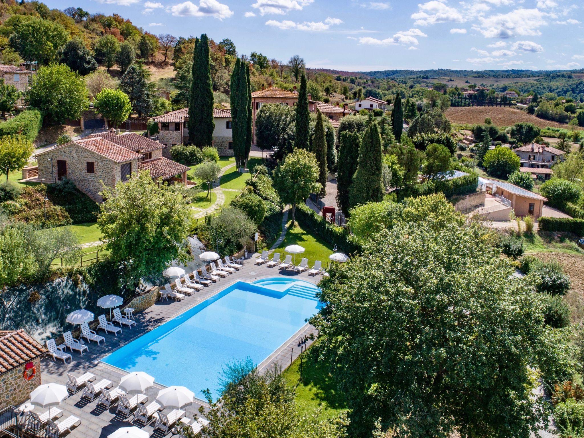 Foto 1 - Haus mit 3 Schlafzimmern in Città della Pieve mit schwimmbad und garten